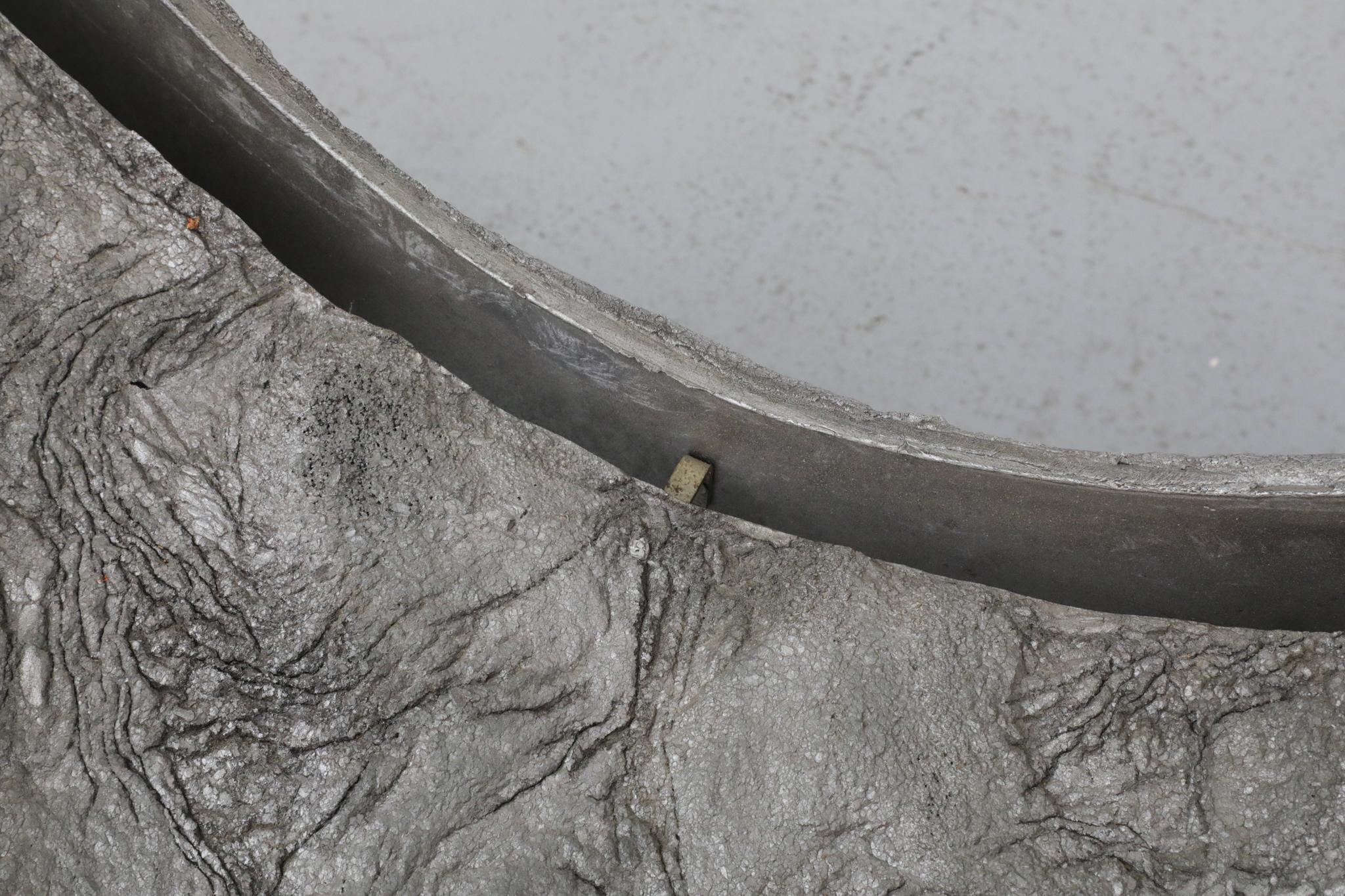 Table basse ou d'appoint brutaliste d'inspiration Paul Evans avec plateau en verre en vente 12