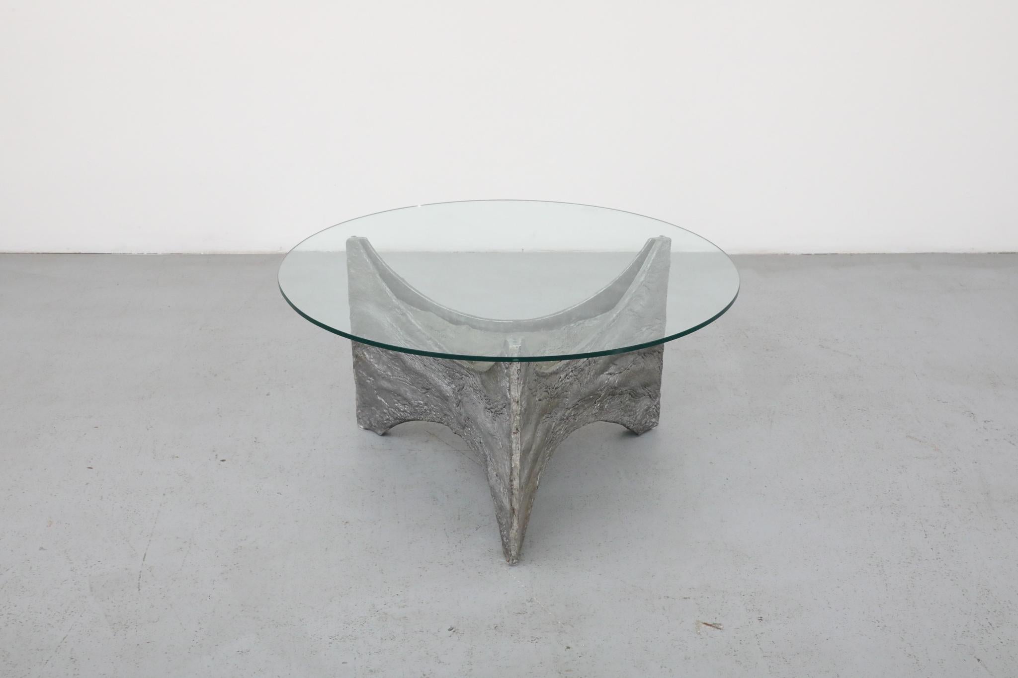 Table basse ou d'appoint brutaliste d'inspiration Paul Evans avec plateau en verre en vente 1