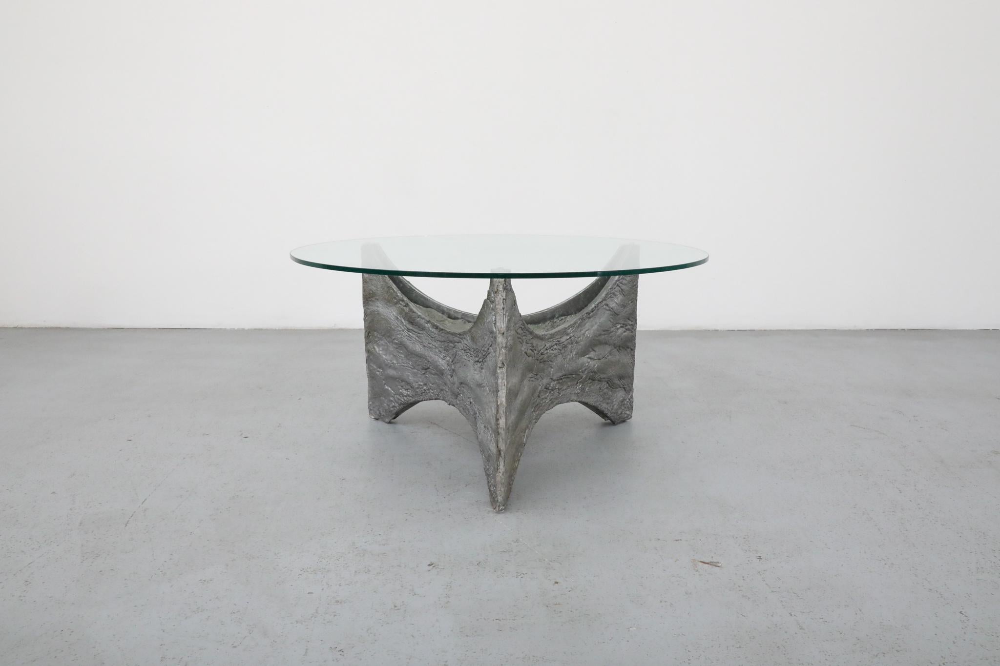 Table basse ou d'appoint brutaliste d'inspiration Paul Evans avec plateau en verre en vente 2