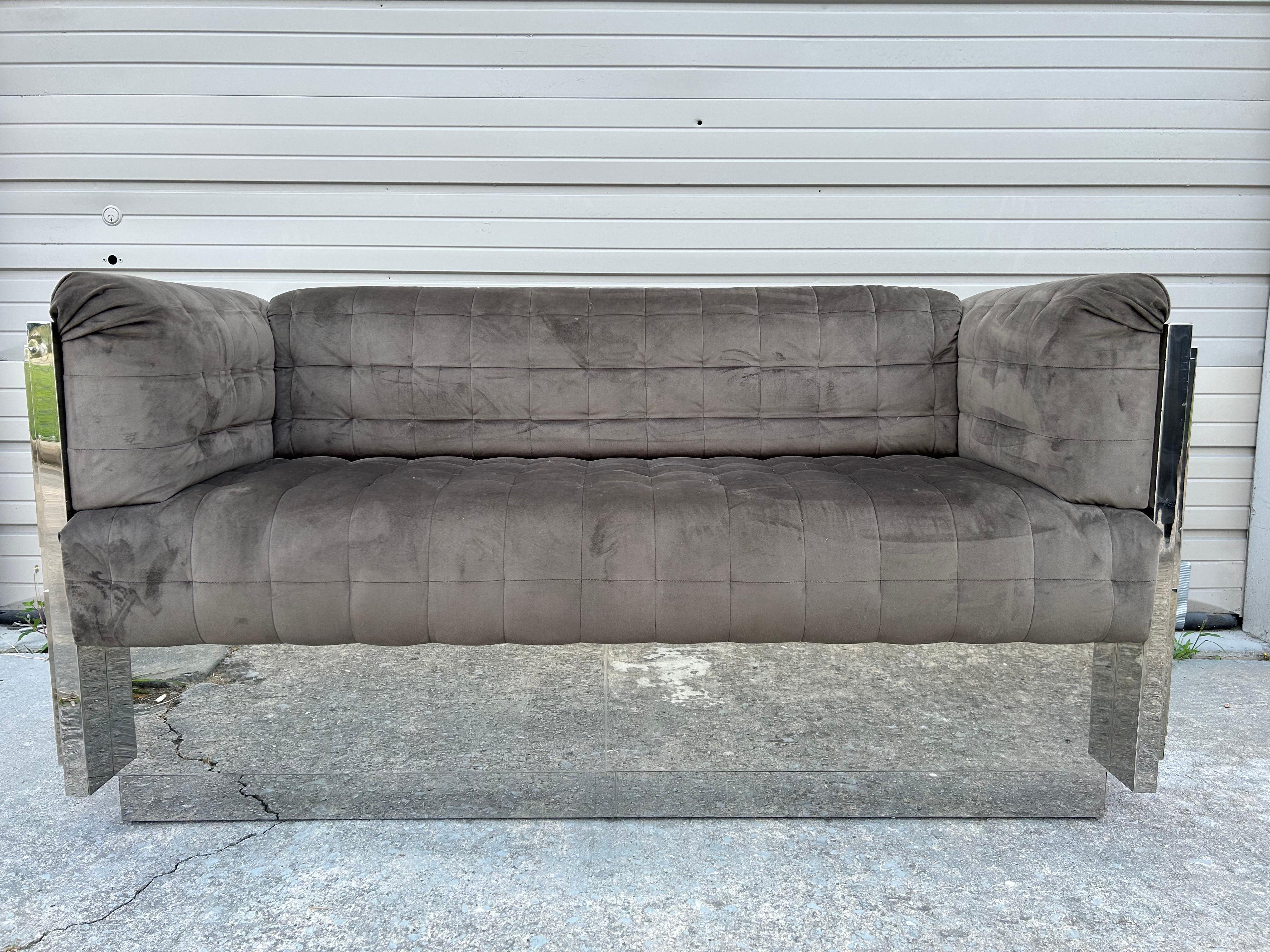 Sofá o Loveseat Cubista Cromado Inspirado en Paul Evans Posmoderno en venta