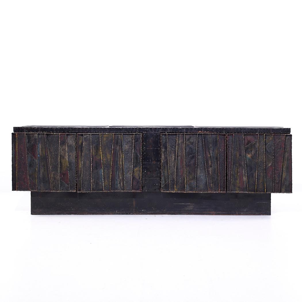 Paul Evans - Credenza con mobile a rilievo di metà secolo

Questa credenza misura: 96,5 larghezza x 20,5 profondità x 31,5 pollici di altezza

Tutti i mobili possono essere acquistati in quello che noi chiamiamo stato vintage restaurato. Ciò