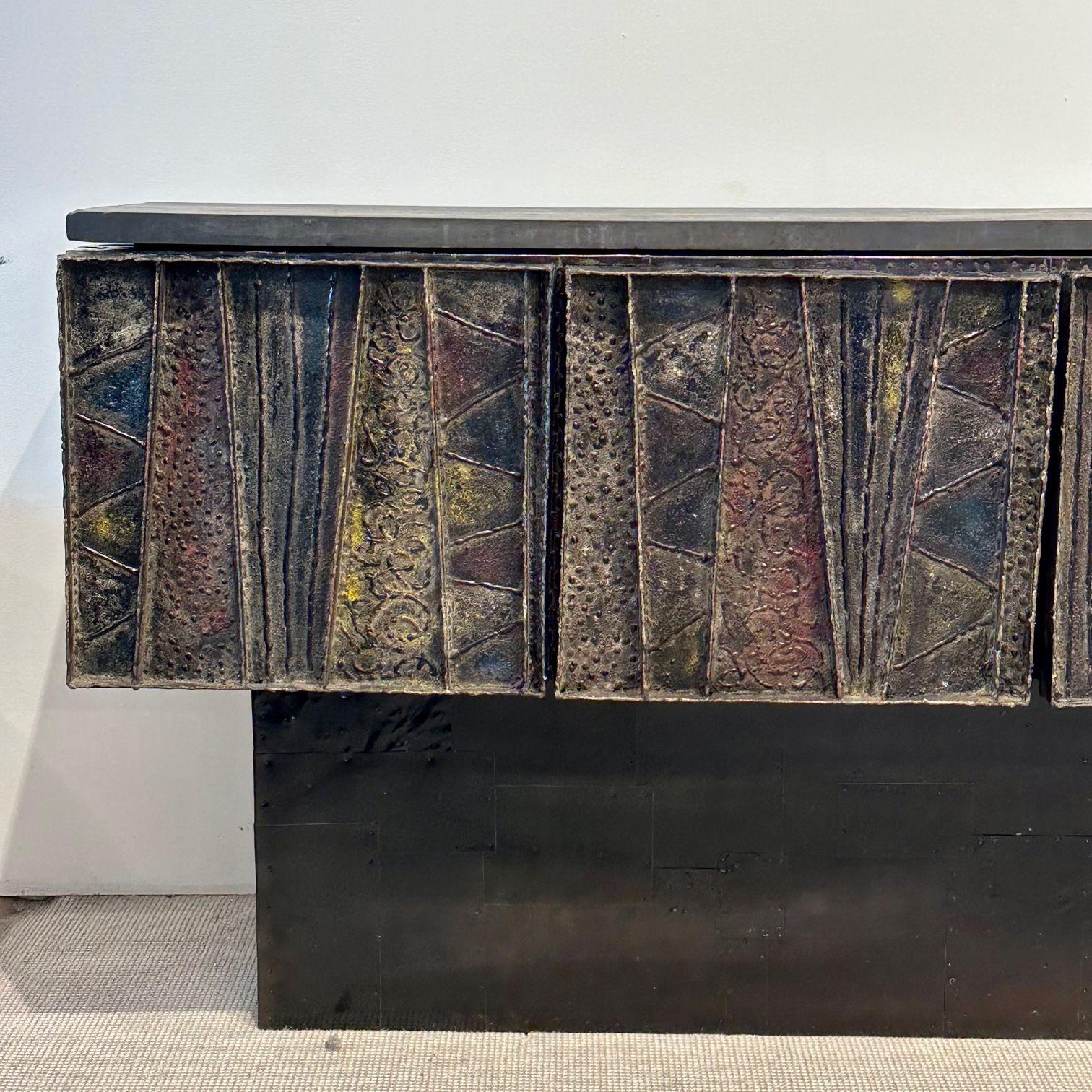 Paul Evans, Brutalist, Mid-Century Modern Deep Relief Credenza, Sideboard, 1967 In Good Condition For Sale In Stamford, CT