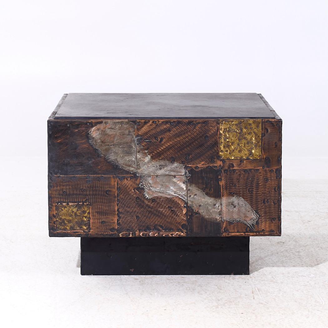 Table d'appoint Patchwork en acier soudé et patiné du milieu du siècle de Paul Evans

Cette table d'appoint mesure : 29.5 de large x 29.5 de profond x 21.5 de haut

Tous les meubles peuvent être achetés dans ce que nous appelons un état vintage