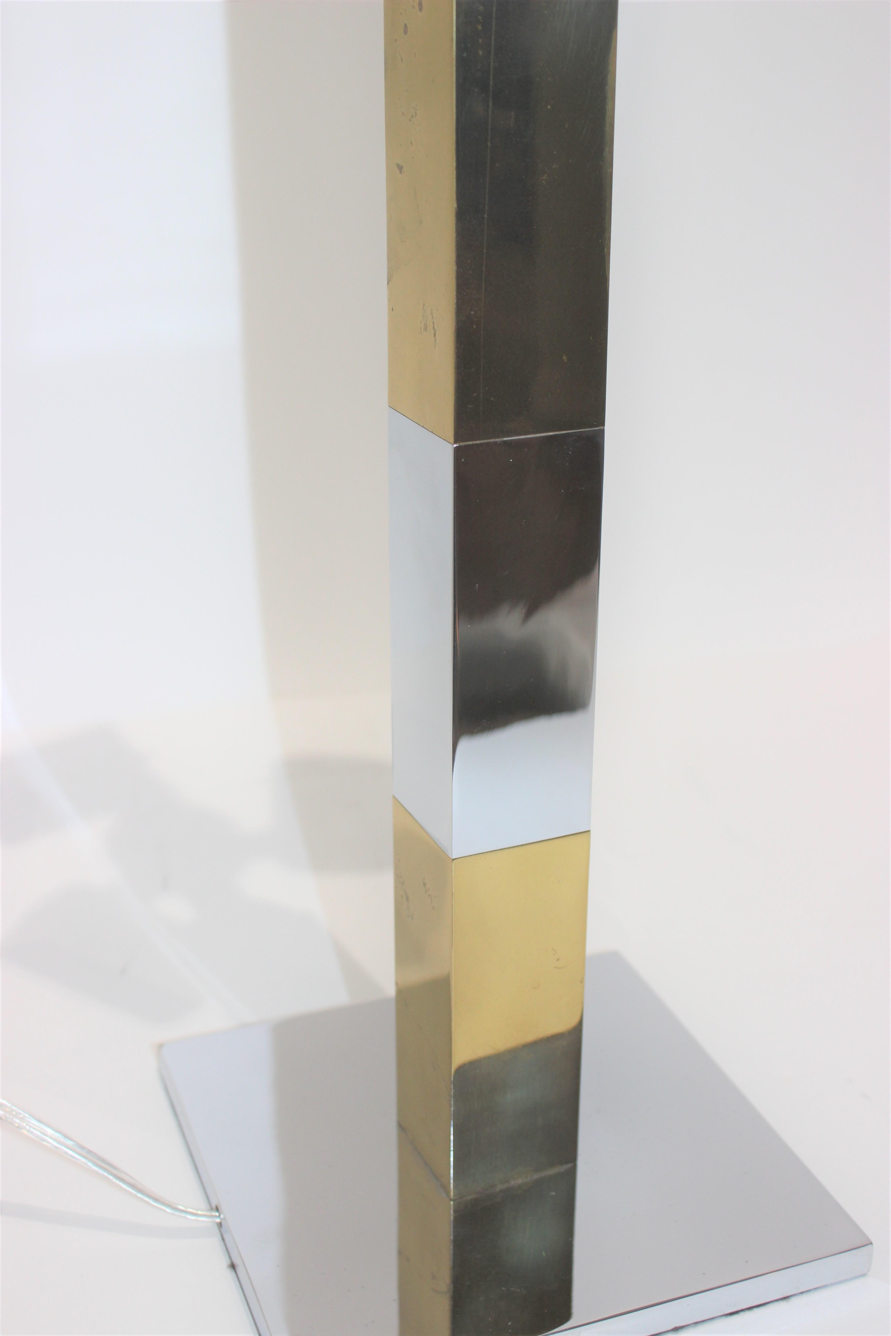 Milieu du XXe siècle Lampe de table Skyscraper en métal mélangé de Paul Evans en vente
