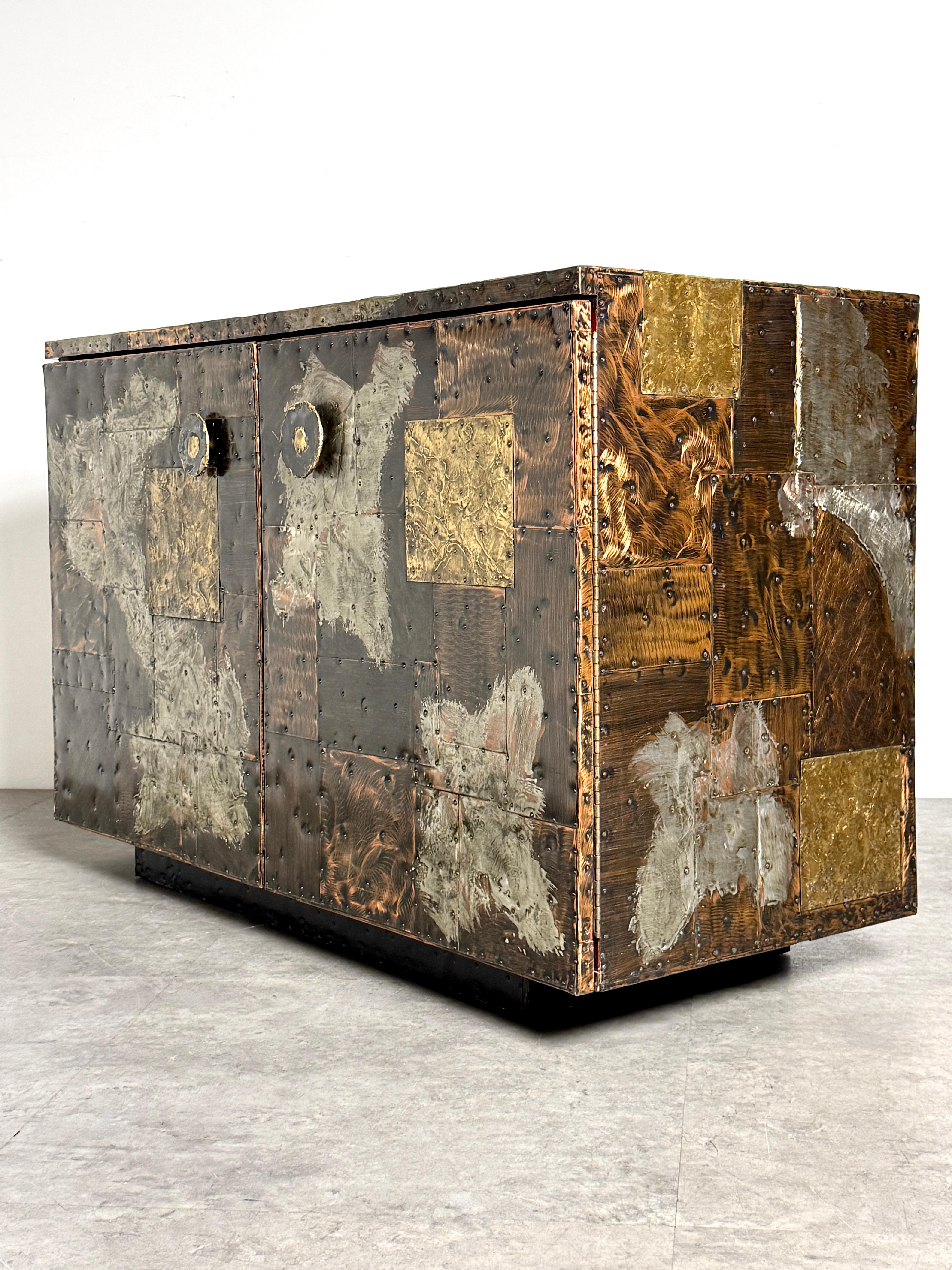 Armoire patchwork Paul Evans avec plateau en ardoise et miroir mural suspendu des années 1960 en vente 3