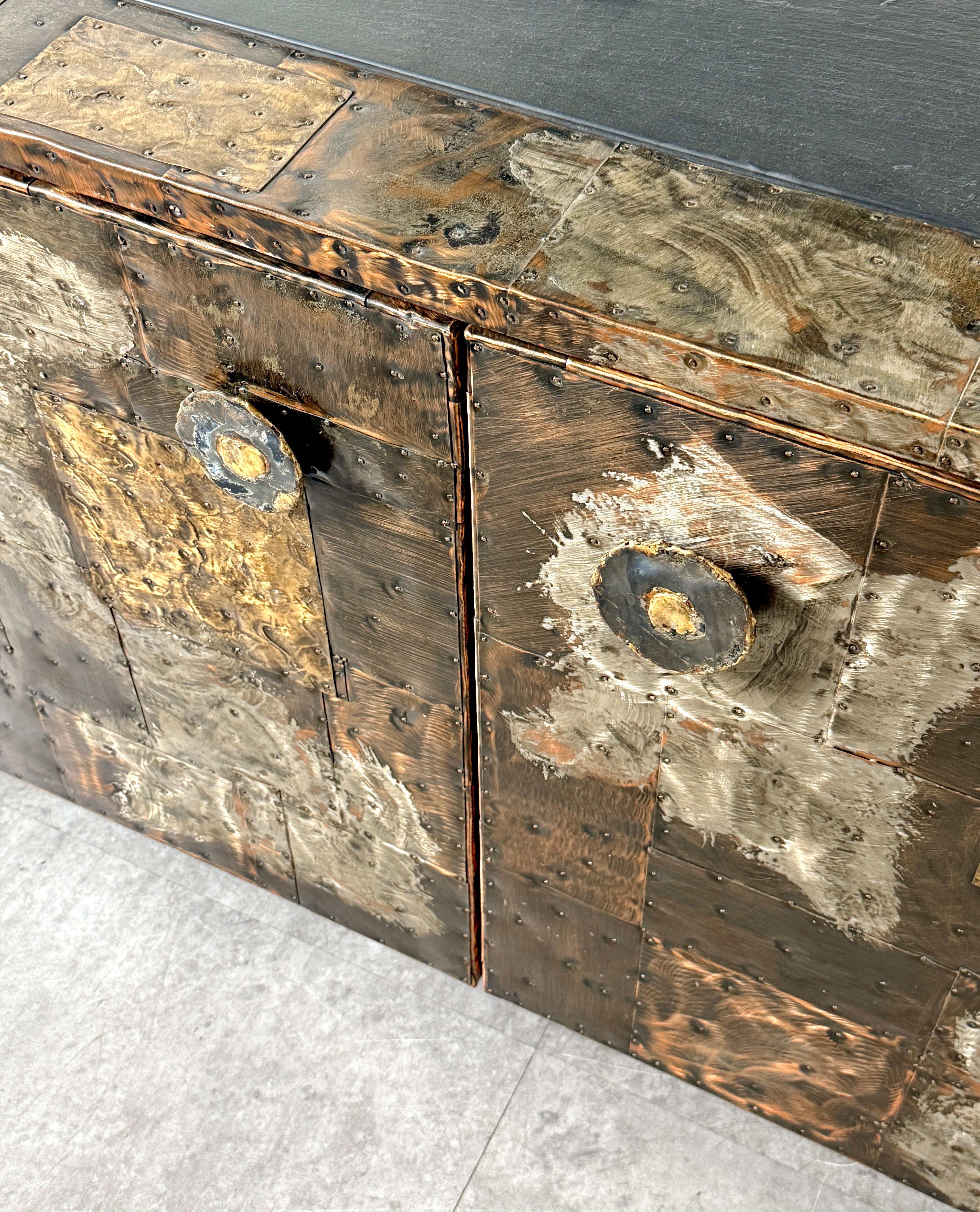 Armoire patchwork Paul Evans avec plateau en ardoise et miroir mural suspendu des années 1960 Bon état - En vente à Troy, MI