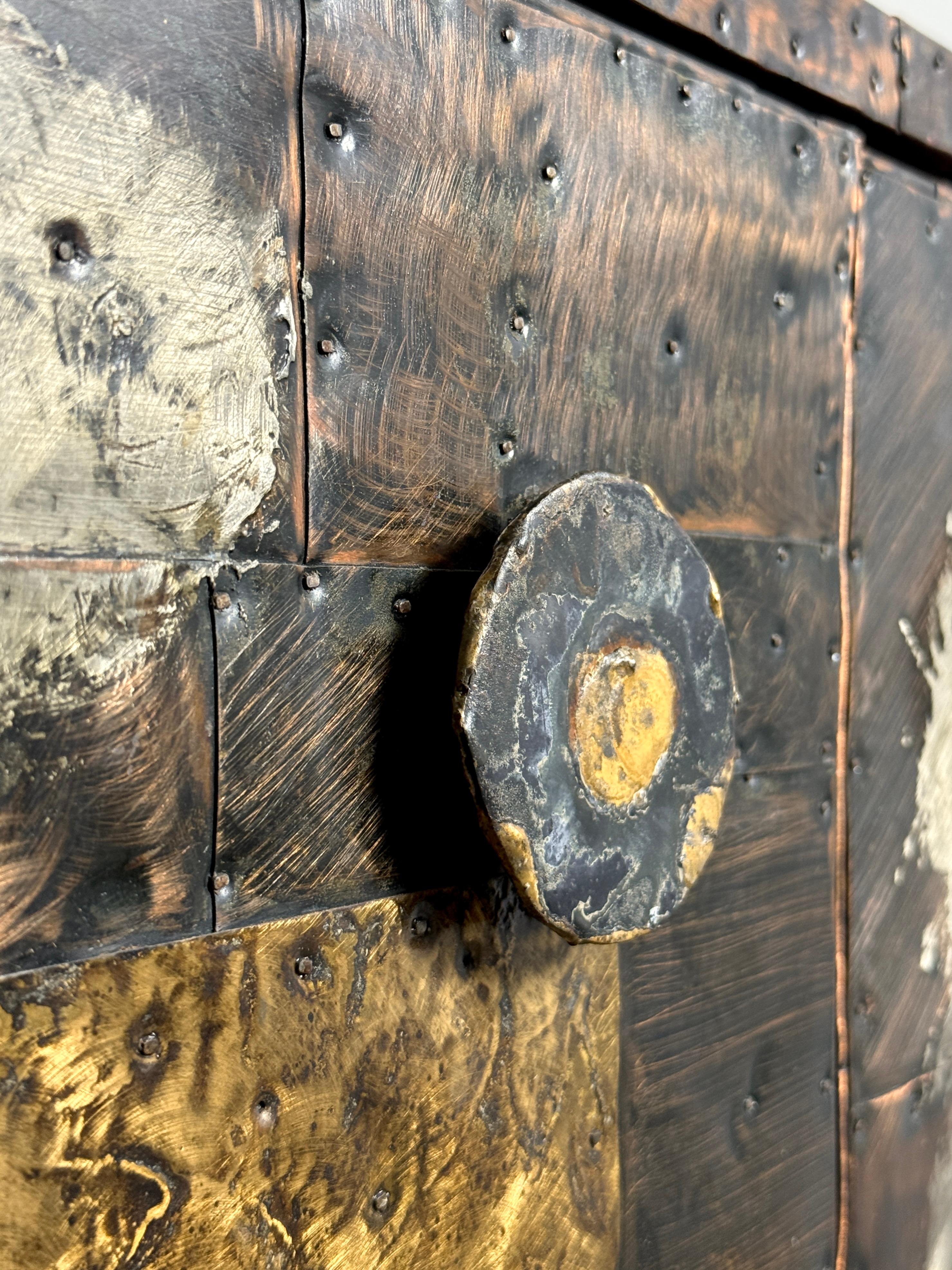 Milieu du XXe siècle Armoire patchwork Paul Evans avec plateau en ardoise et miroir mural suspendu des années 1960 en vente
