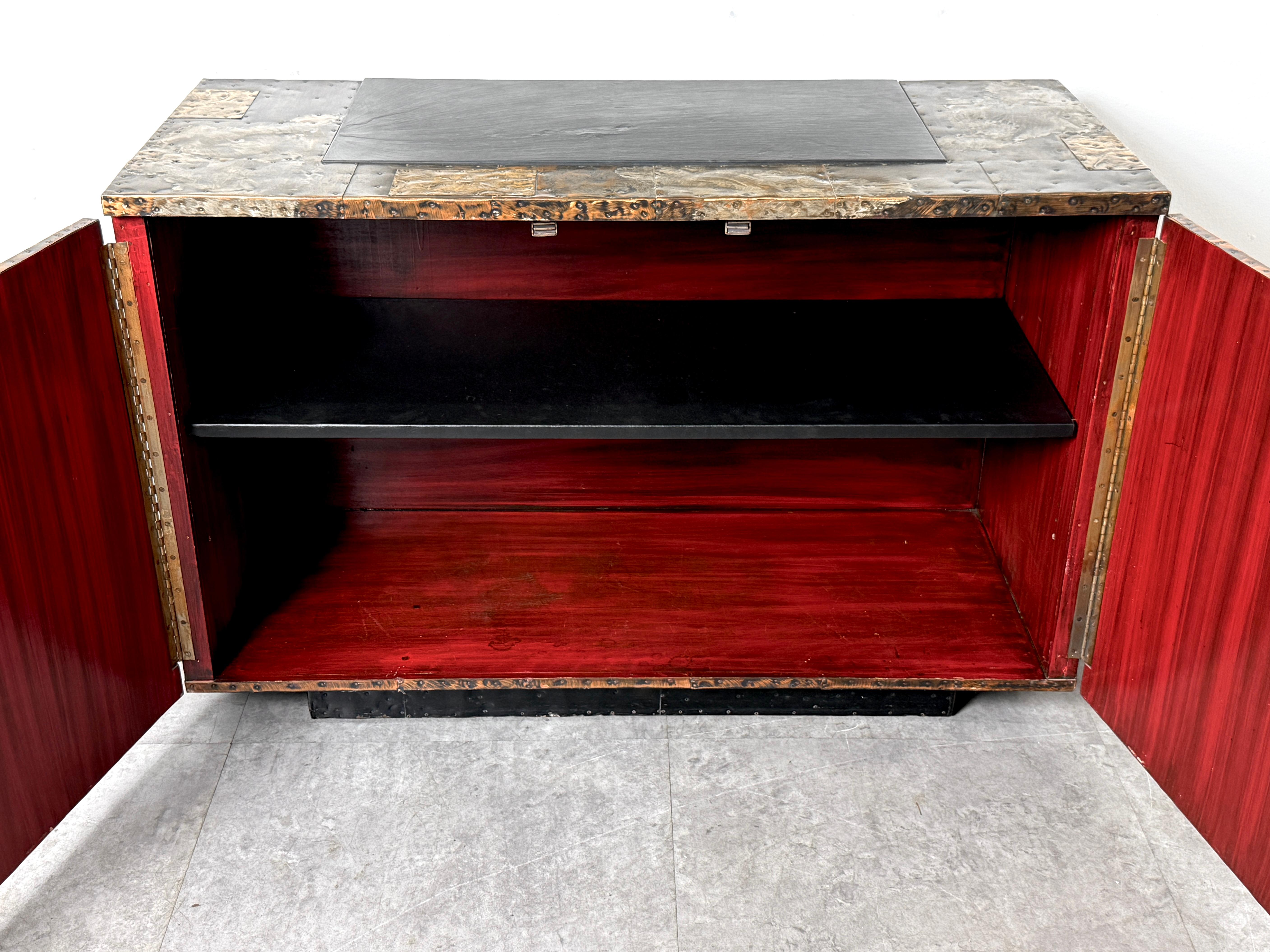 Armoire patchwork Paul Evans avec plateau en ardoise et miroir mural suspendu des années 1960 en vente 2