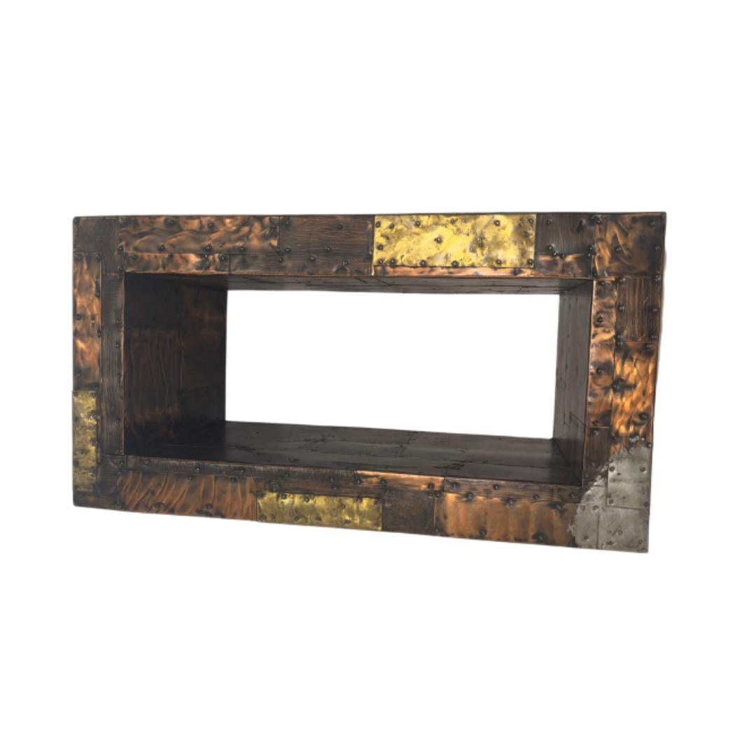 Paul Evans pour Directional Metal Patchwork Table Base

Acier soudé, bronze et cuivre

1970s

Dimensions du plateau en verre 
   
     Longueur : 48 pouces
     
     Profondeur : 24 pouces

     Épaisseur : 0,25 pouce