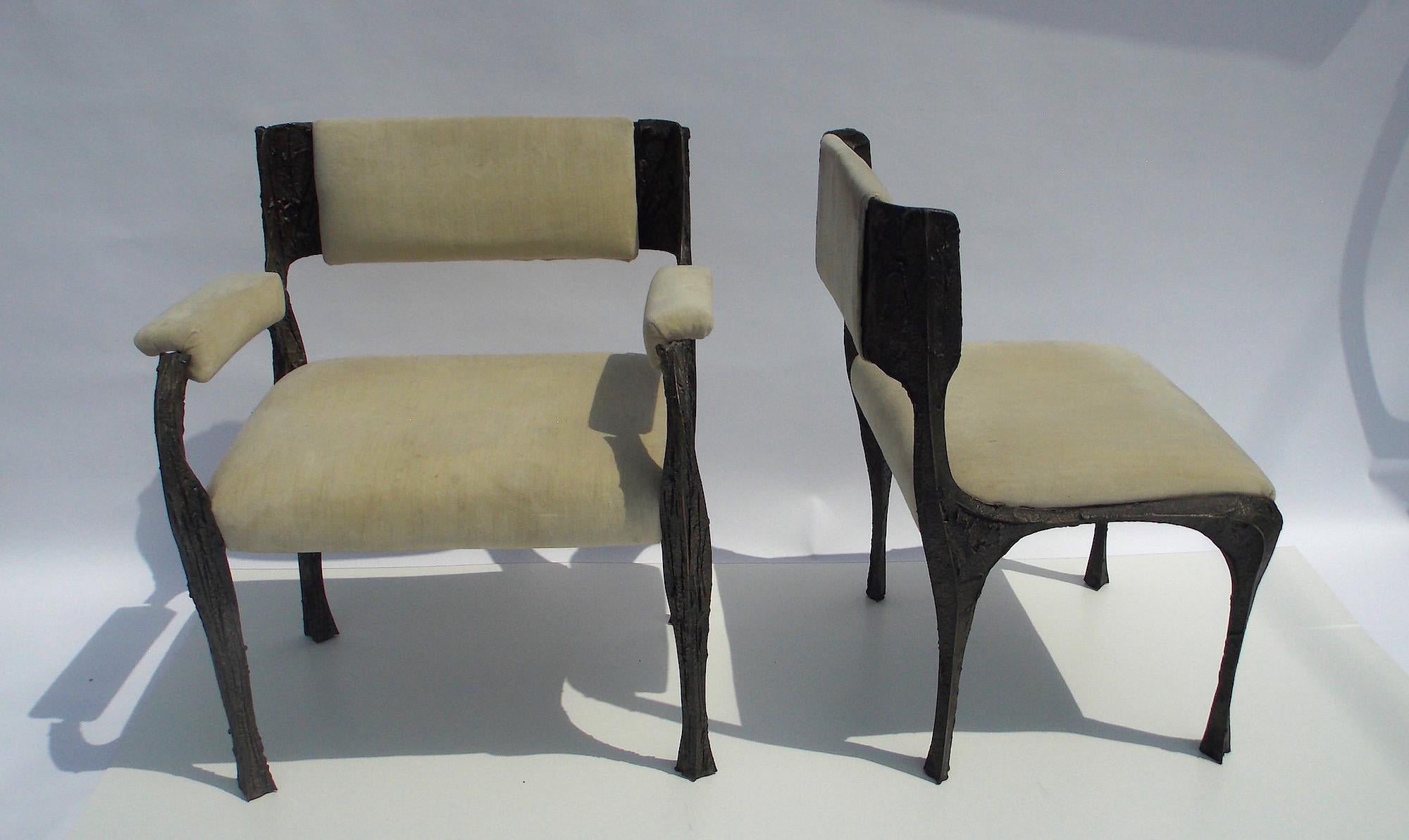 A set of 6 Paul Evans dining chairs.
2 armchairs and 4 side chairs
Original surface and upholstery.
Bronzed resin over steel.