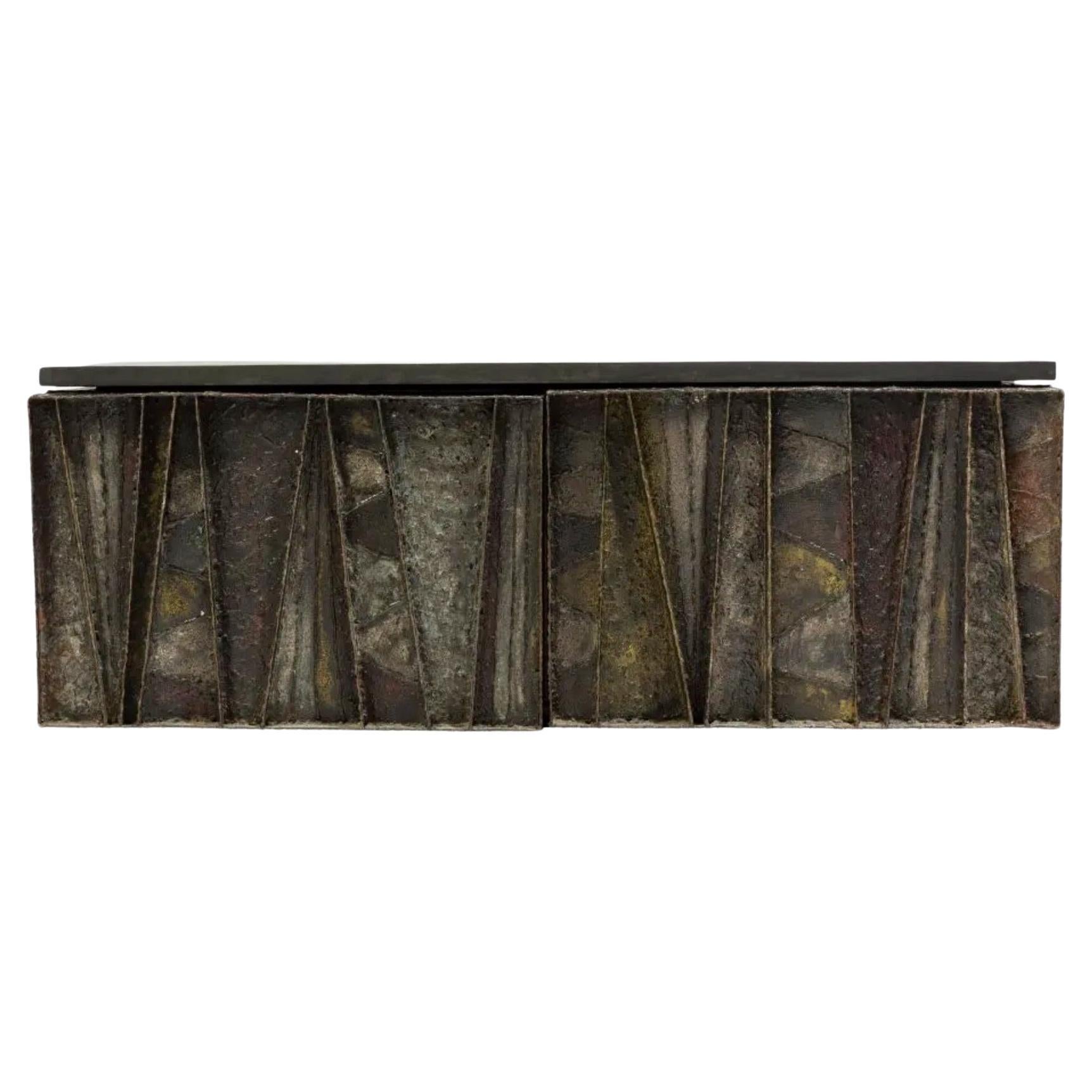 Armoire murale flottante en relief profond Paul Evans 'PE-19' avec dessus en ardoise, 1964 en vente