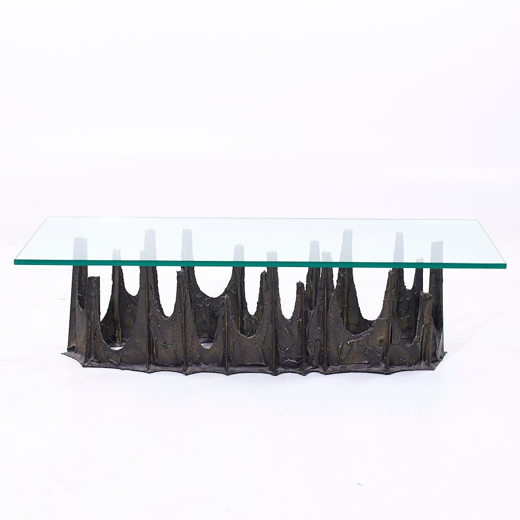 Paul Evans PE-71 Mid Century Sculpted Bronze Stalagmite Oval Coffee Table

This coffee table measures: 59.75 wide x 23.75 deep x 16.25 inches high

All pieces of furniture can be had in what we call restored vintage condition. That means the piece