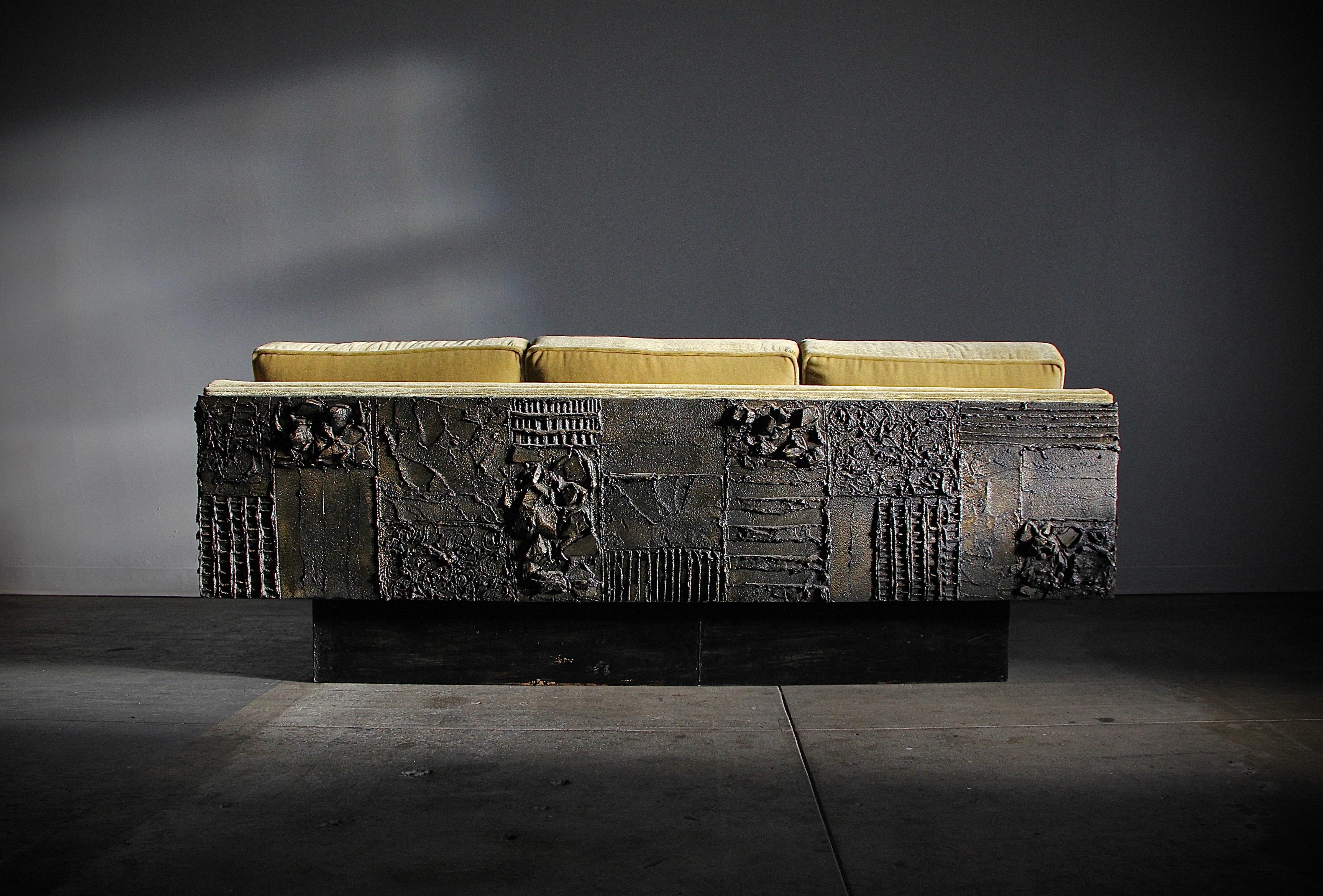 Maßgefertigtes Sofa aus Bronze und Mohair von Paul Evans, 1960er Jahre (Mitte des 20. Jahrhunderts) im Angebot