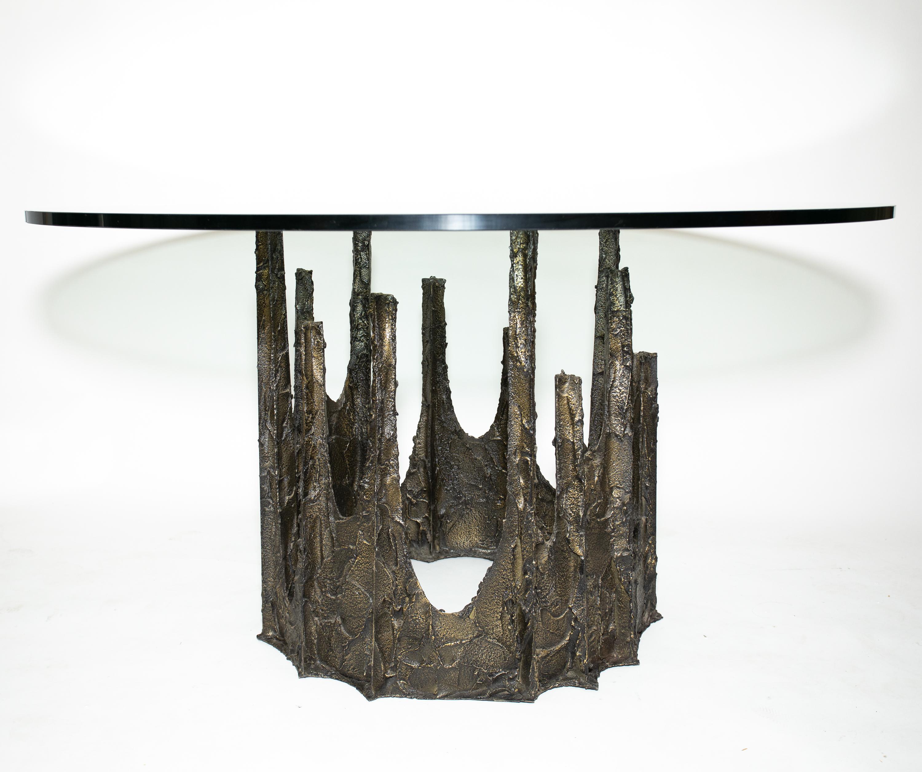 Table de salle à manger en bronze stalactite sculptée de Paul Evans
Dessus en verre 3/4