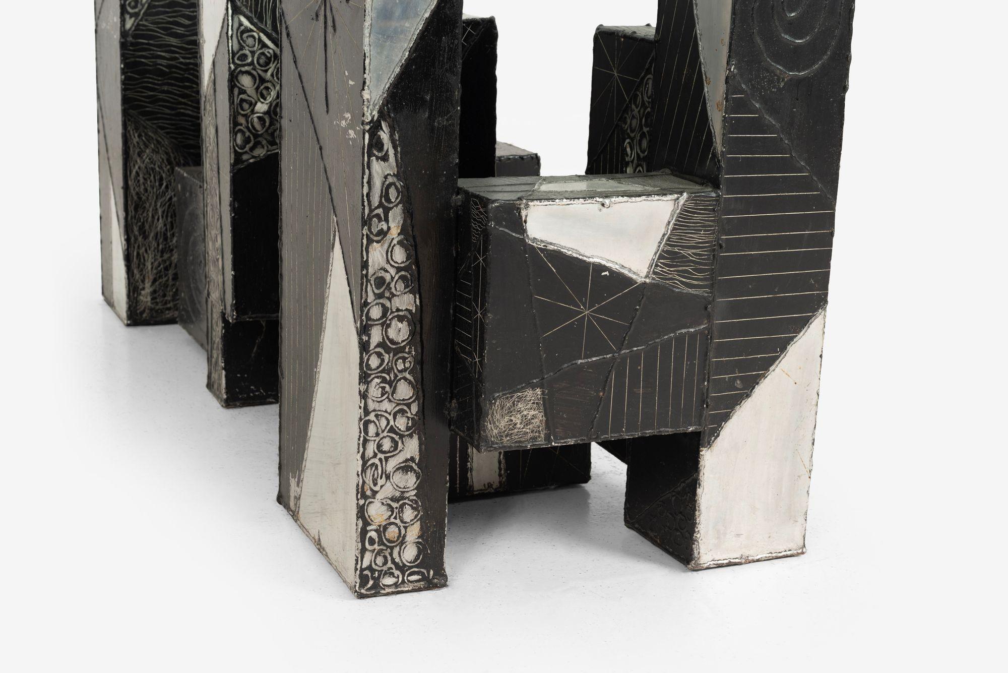 Table de salle à manger unique Paul Evans Studio pour Directional Argente

Aluminium soudé et patiné avec verre de 3/4