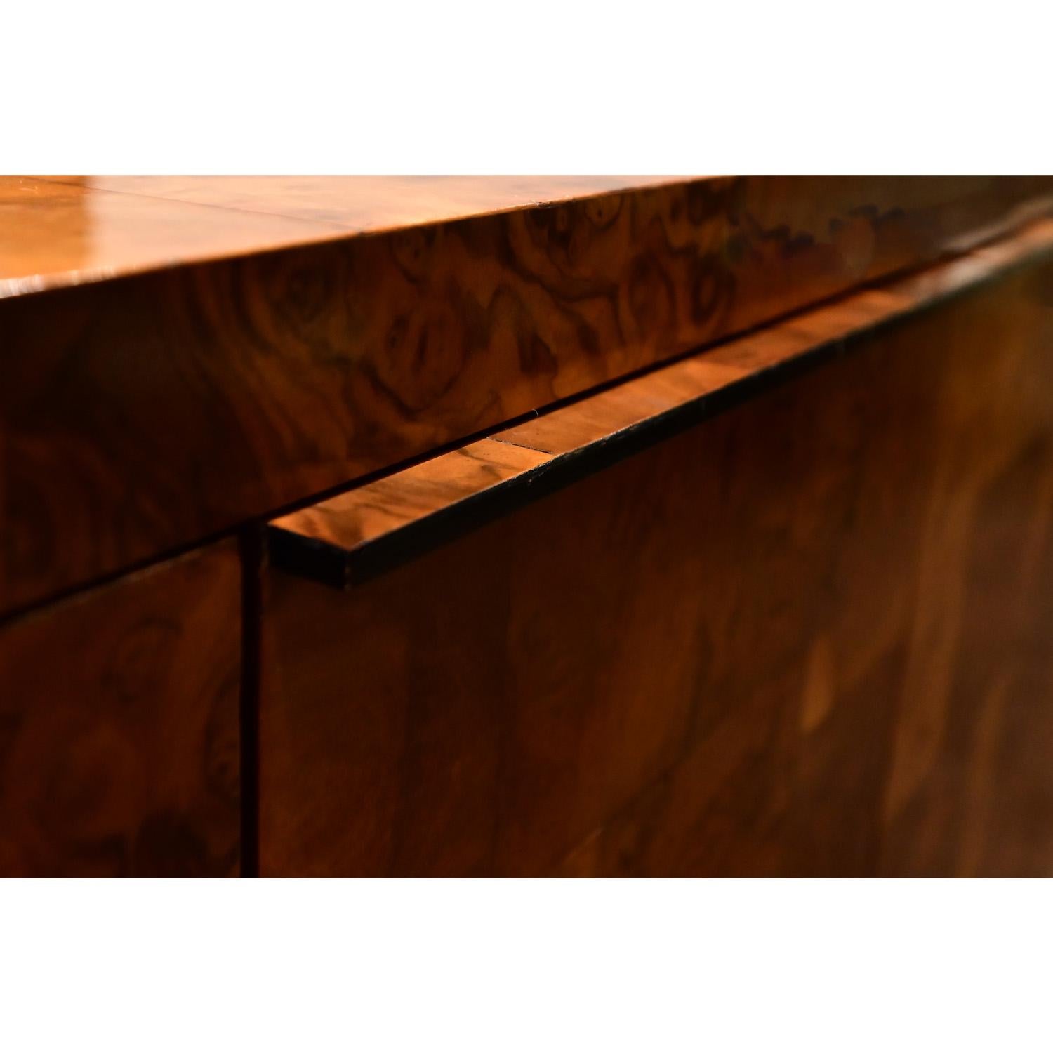 Paul Evans Stunning 4 Door Credenza in Walnut Burl 1973 In Excellent Condition In New York, NY