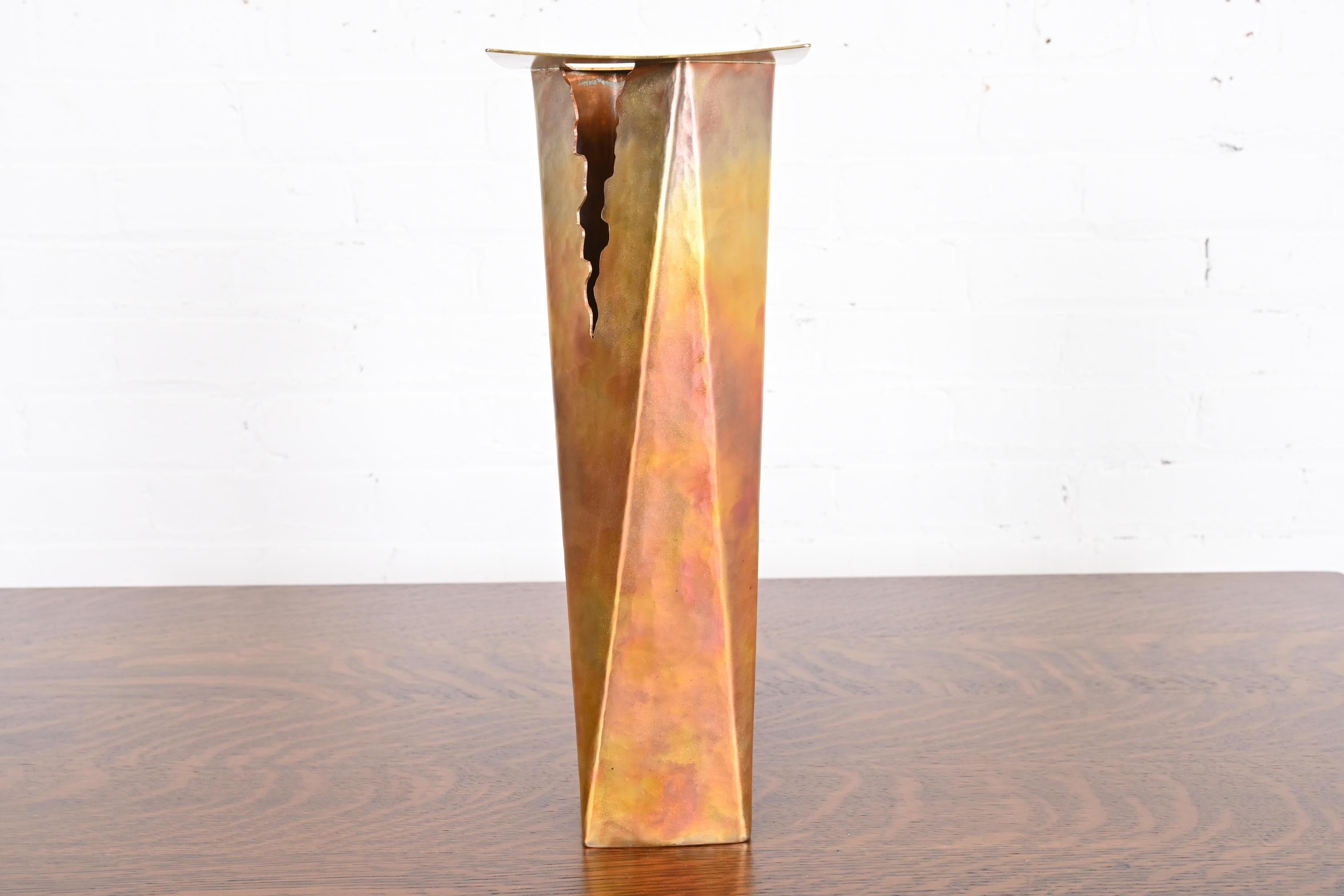 Paul Evans Style Brutalist Hand Wrought Copper Large Vase, Circa 1970s For Sale 6