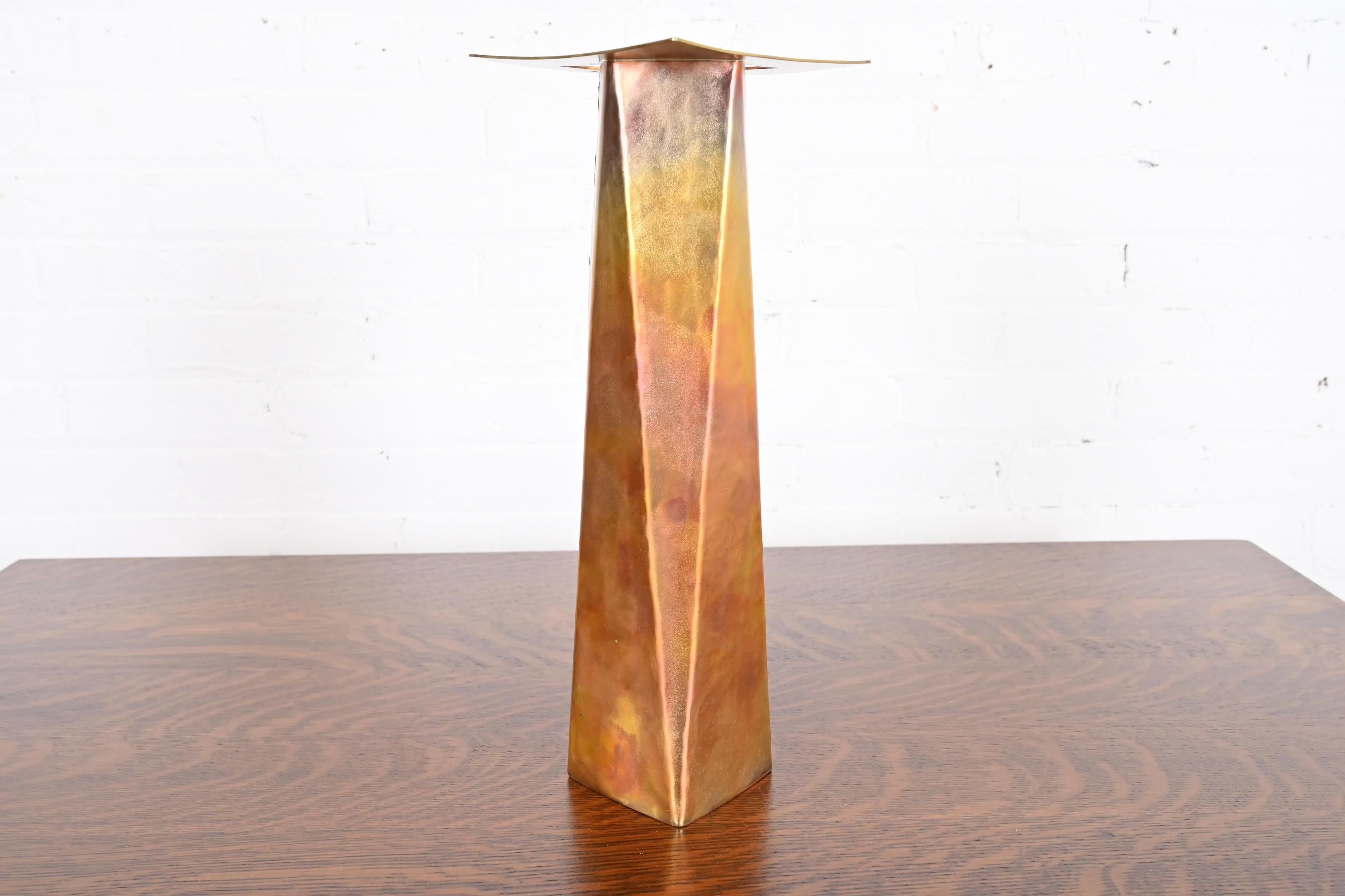 Grand vase brutaliste en cuivre forgé à la main de style Paul Evans, vers 1970 en vente 5