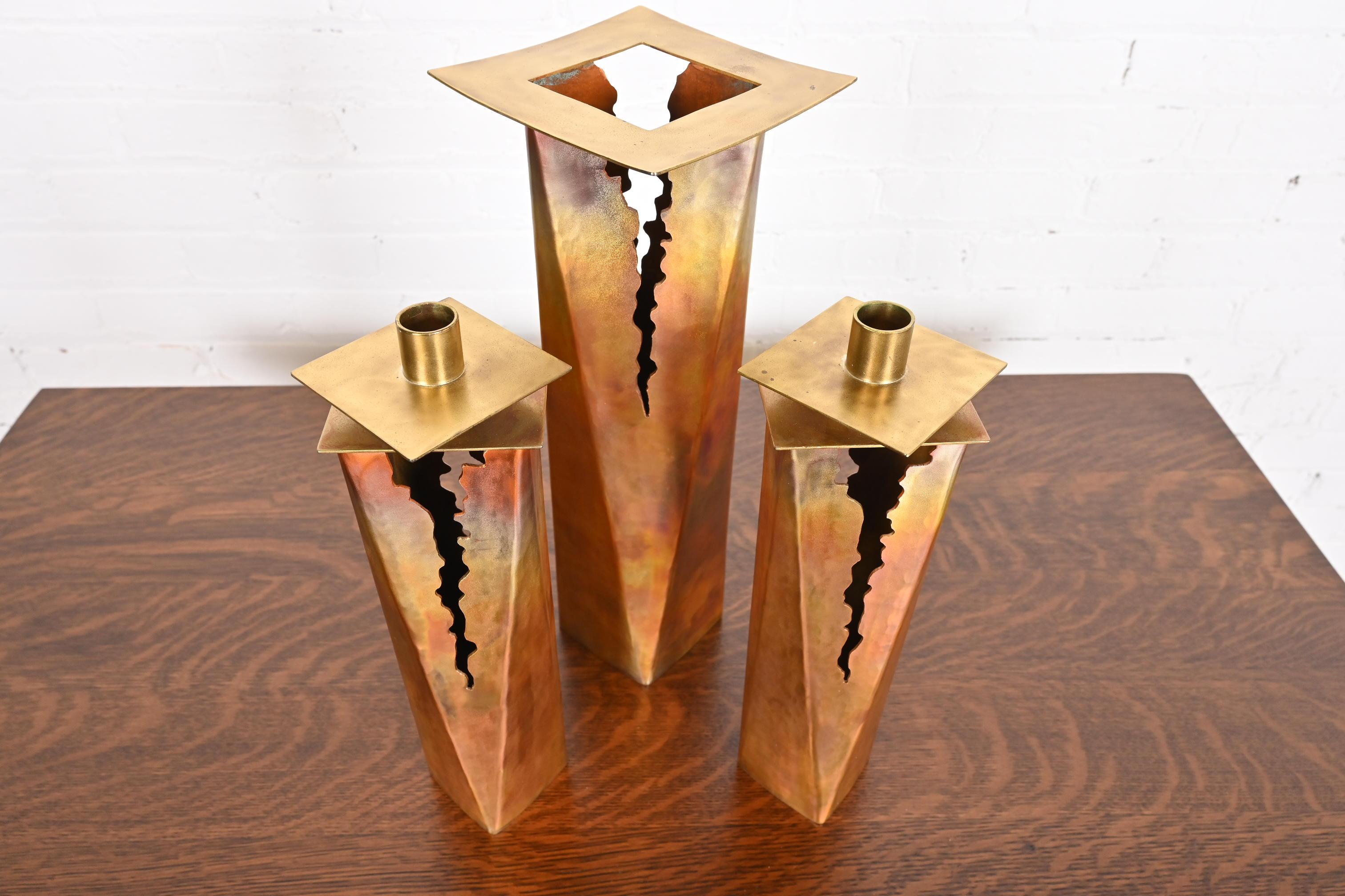 Paul Evans Style Brutalist Hand Wrought Copper Large Vase, Circa 1970s For Sale 10