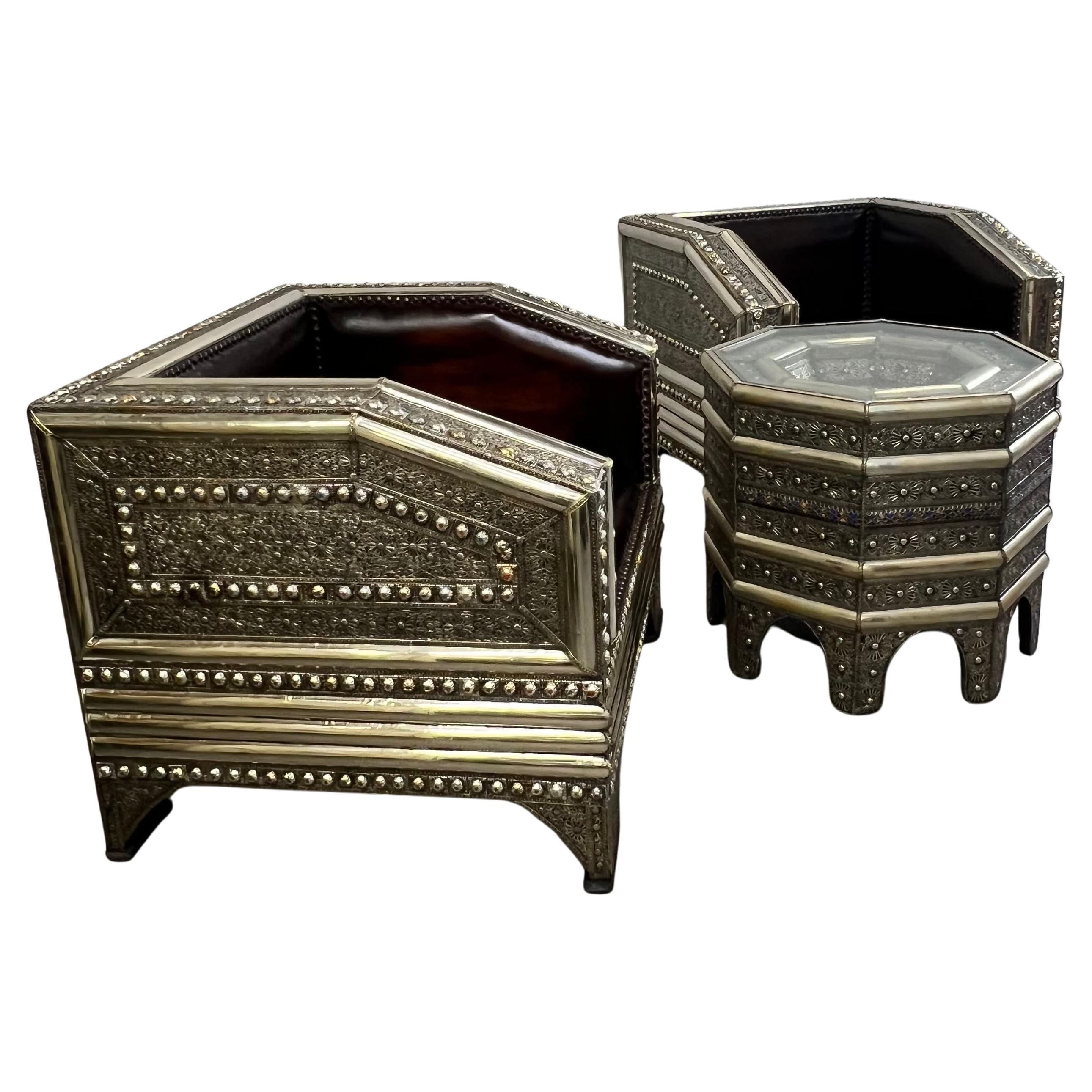 Paire de chaises longues en laiton et cuir faites à la main dans le style Brutalist de Paul Evans en vente 1