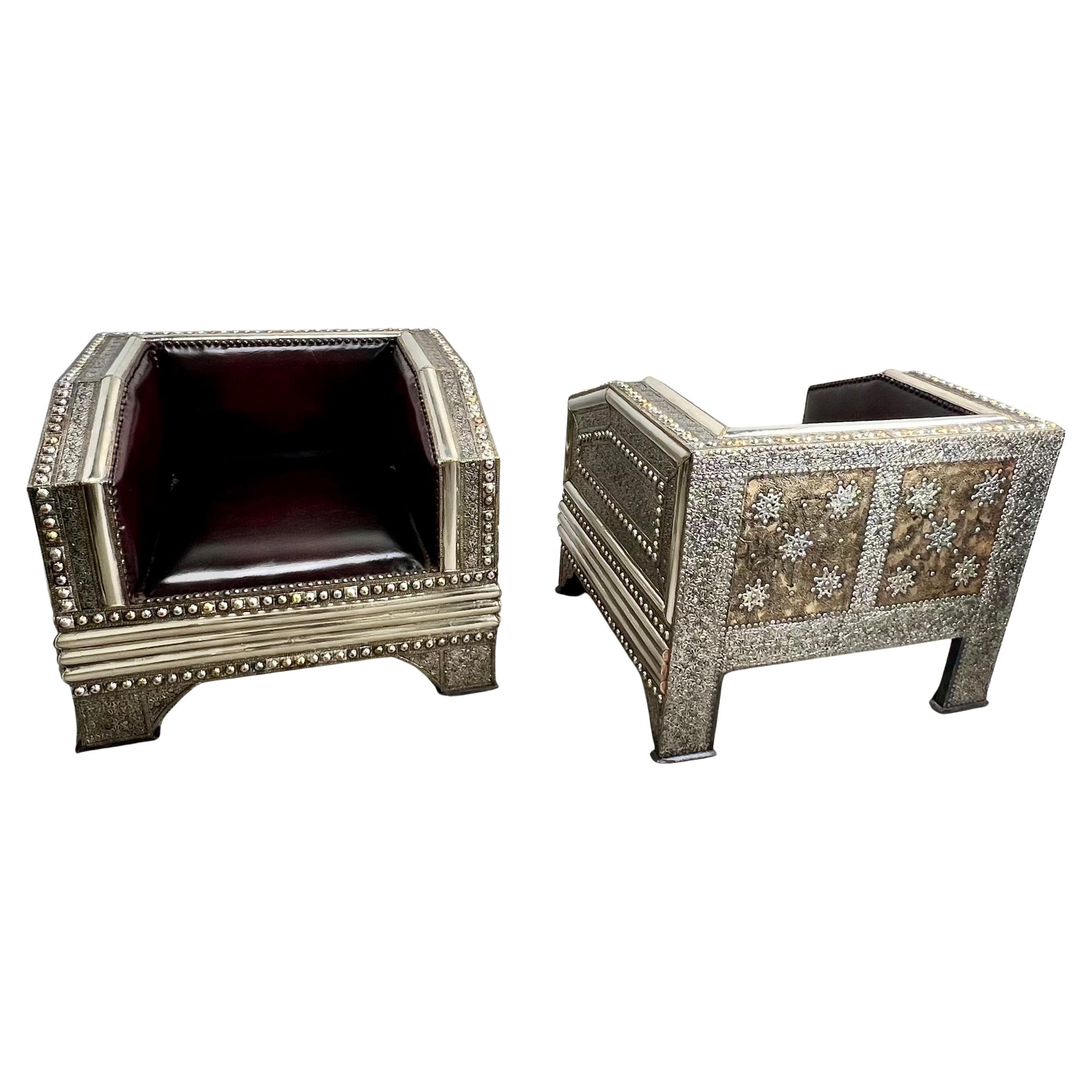 Paire de chaises longues en laiton et cuir faites à la main dans le style Brutalist de Paul Evans en vente