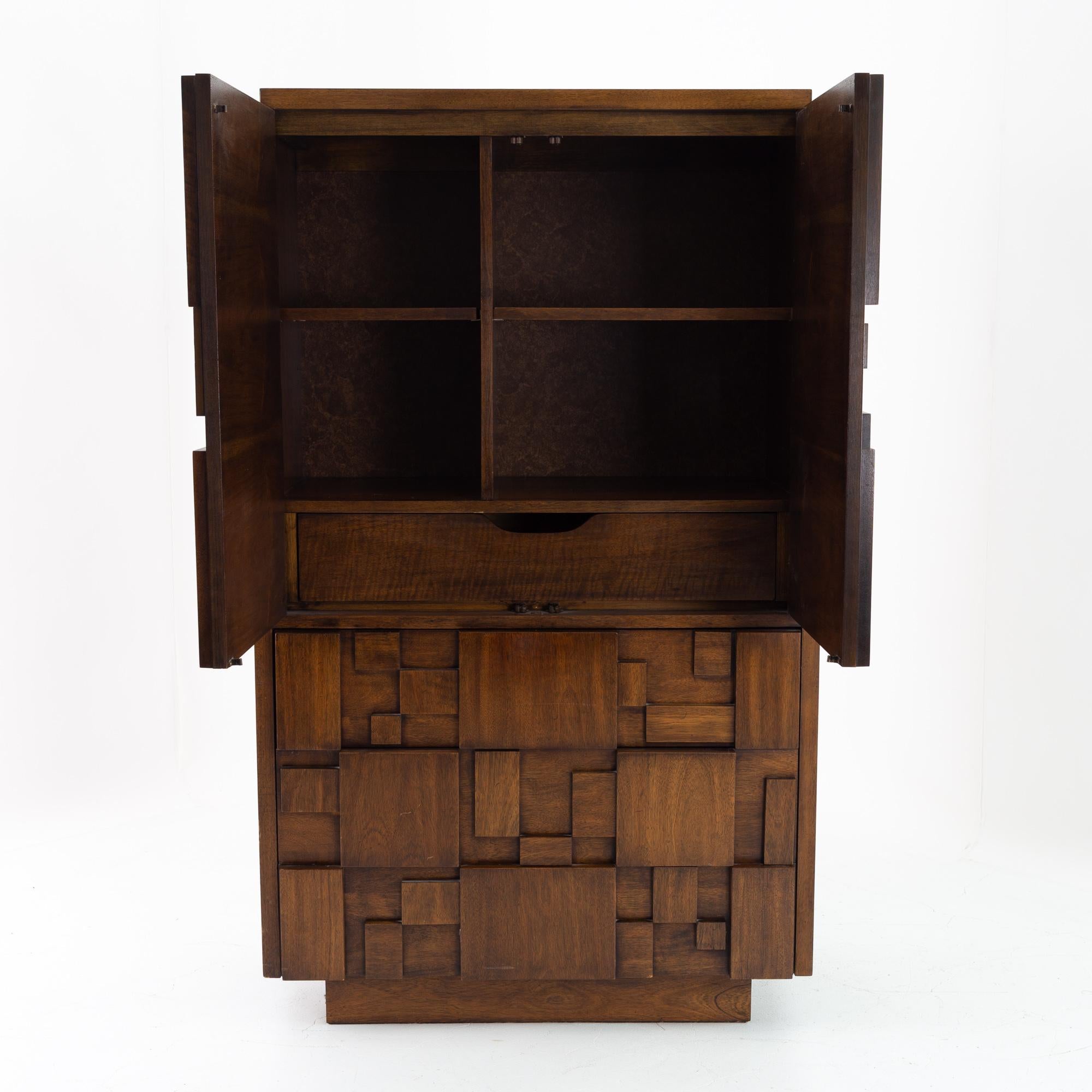 Paul Evans Style Lane Brutalist MCM 4 Drawer Highboy Gentlemans Chest Armoire In Good Condition In Countryside, IL