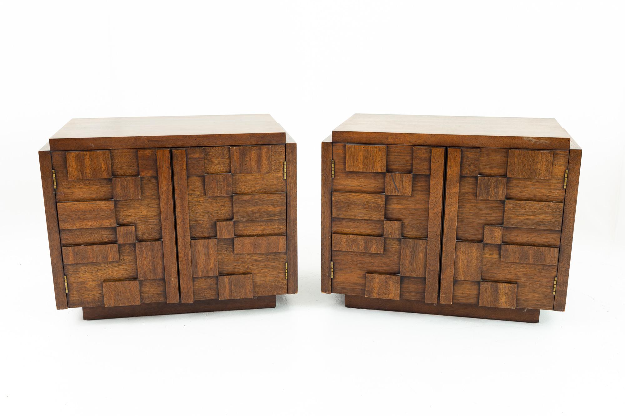 Paul Evans Style Lane Brutalist mid-century nightstand side end tables - pair

Each nightstand measures: 28 wide x 16.5 deep x 22.25 inches high

?All pieces of furniture can be had in what we call restored vintage condition. That means the