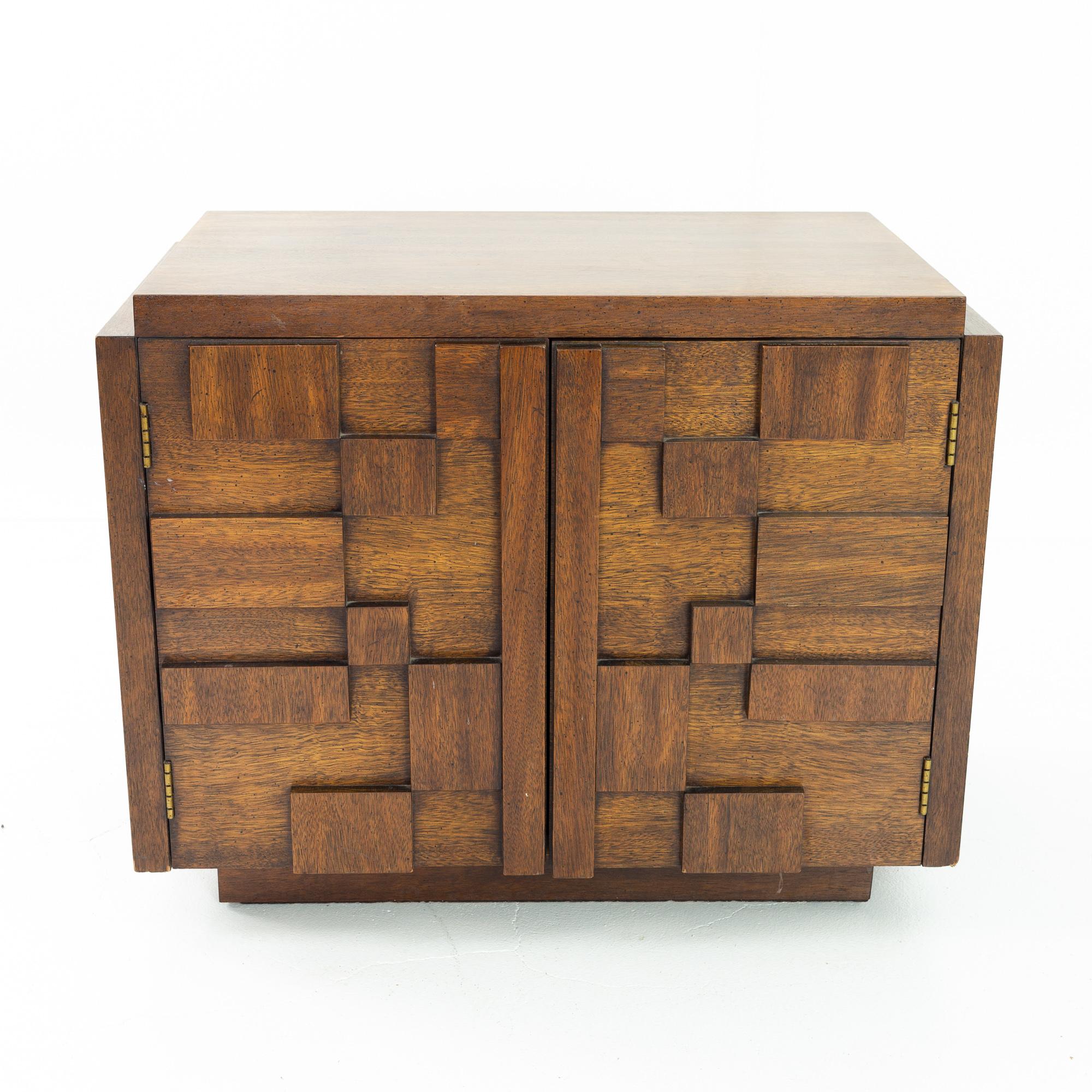 Paul Evans Style Lane Brutalist MCM Nightstand Side End Tables, Pair In Good Condition In Countryside, IL