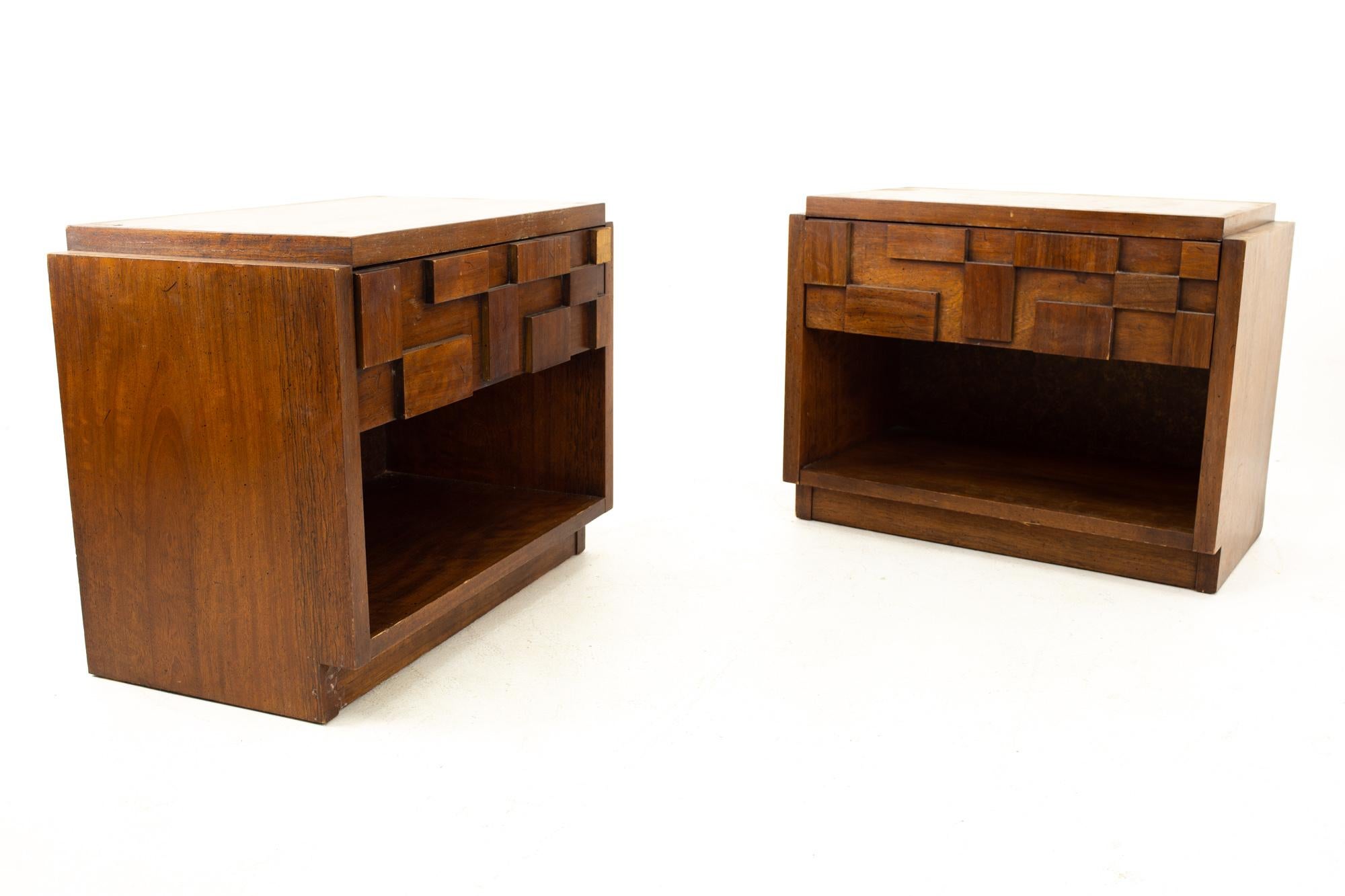 Paul Evans Style Lane Brutalist mid century single drawer nightstands - Pair

Each nightstand measures: 28 wide x 16.5 deep x 22.5 inches high

All pieces of furniture can be had in what we call restored vintage condition. That means the piece
