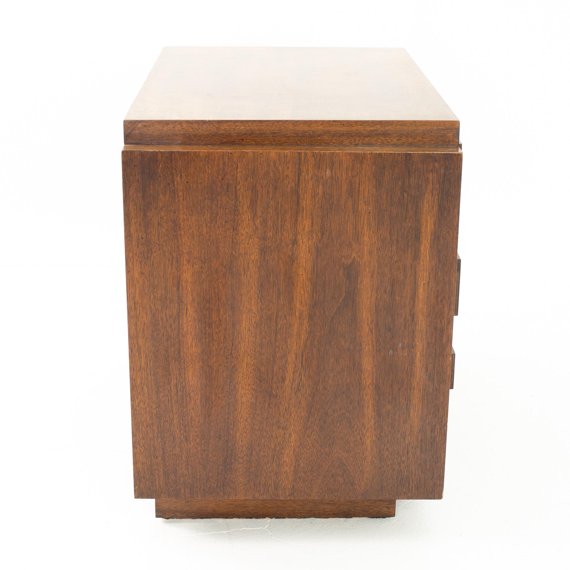 Paul Evans Style Lane Mid Century Brutalist Nightstand Side End Tables, Pair In Good Condition In Countryside, IL