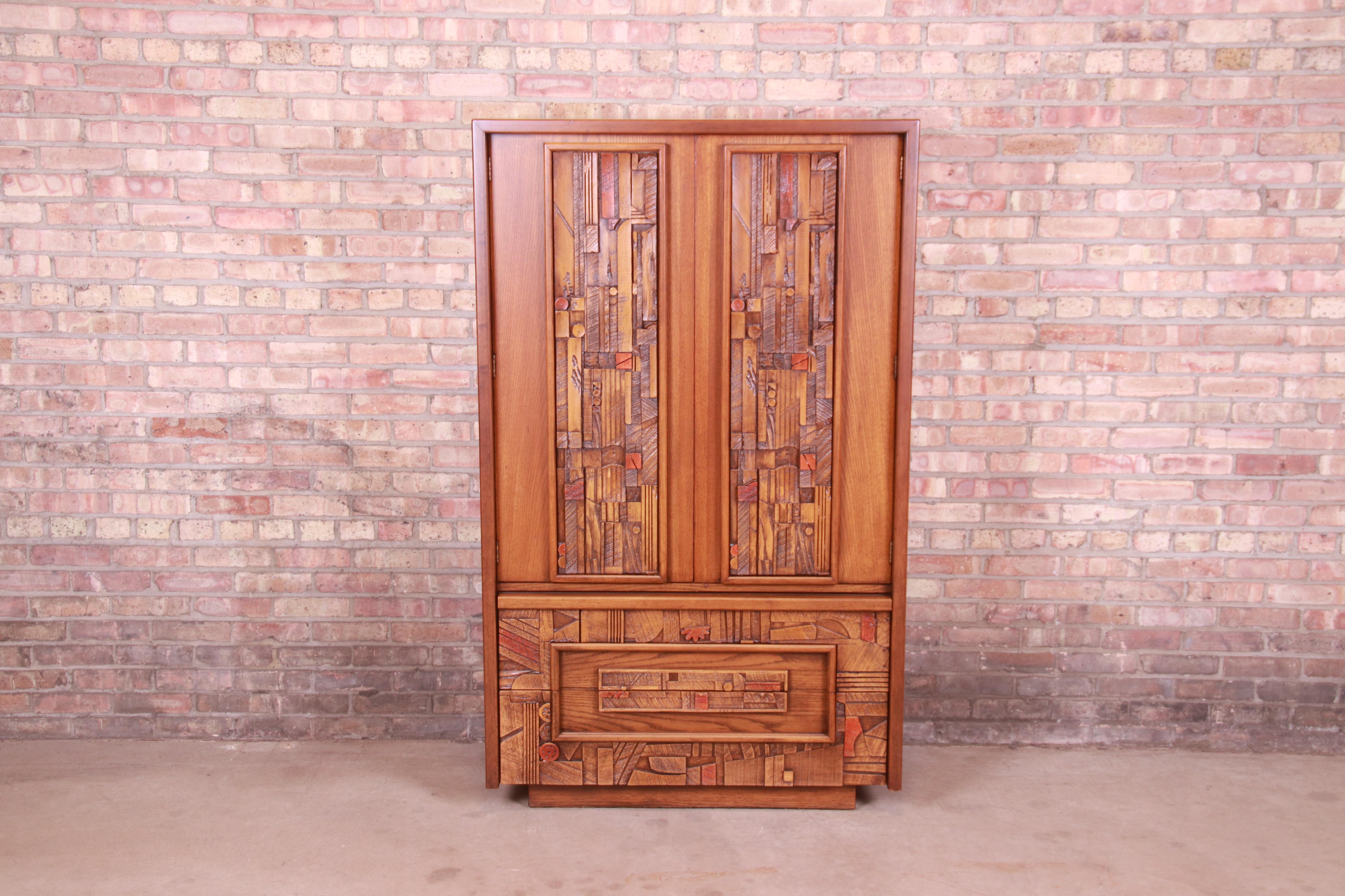 Paul Evans Style Lane Pueblo Brutalist Mid-Century Modern Oak Armoire Dresser In Good Condition In South Bend, IN