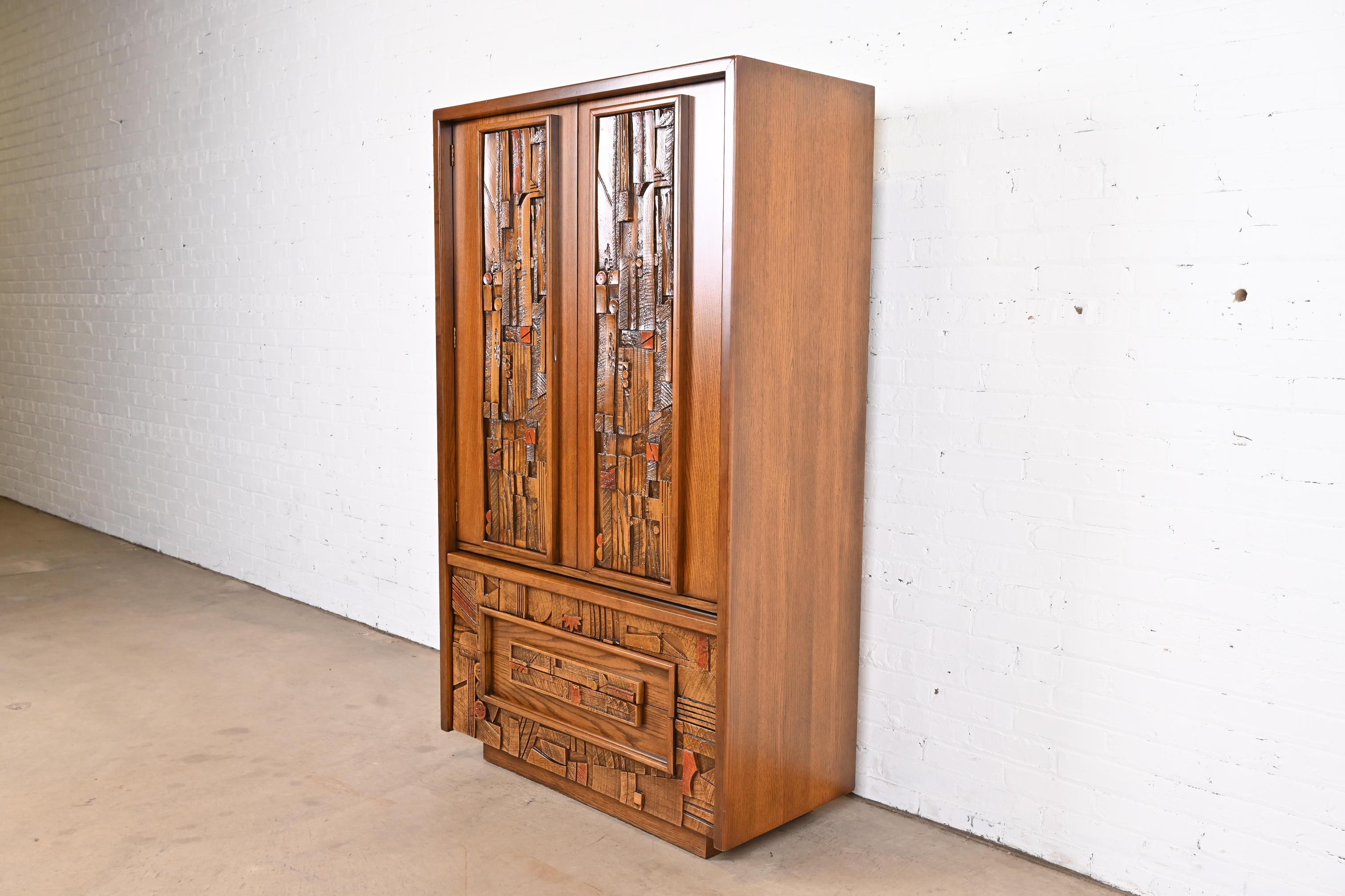 Paul Evans Style Lane Pueblo Brutalist Mid-Century Modern Oak Armoire Dresser In Good Condition In South Bend, IN