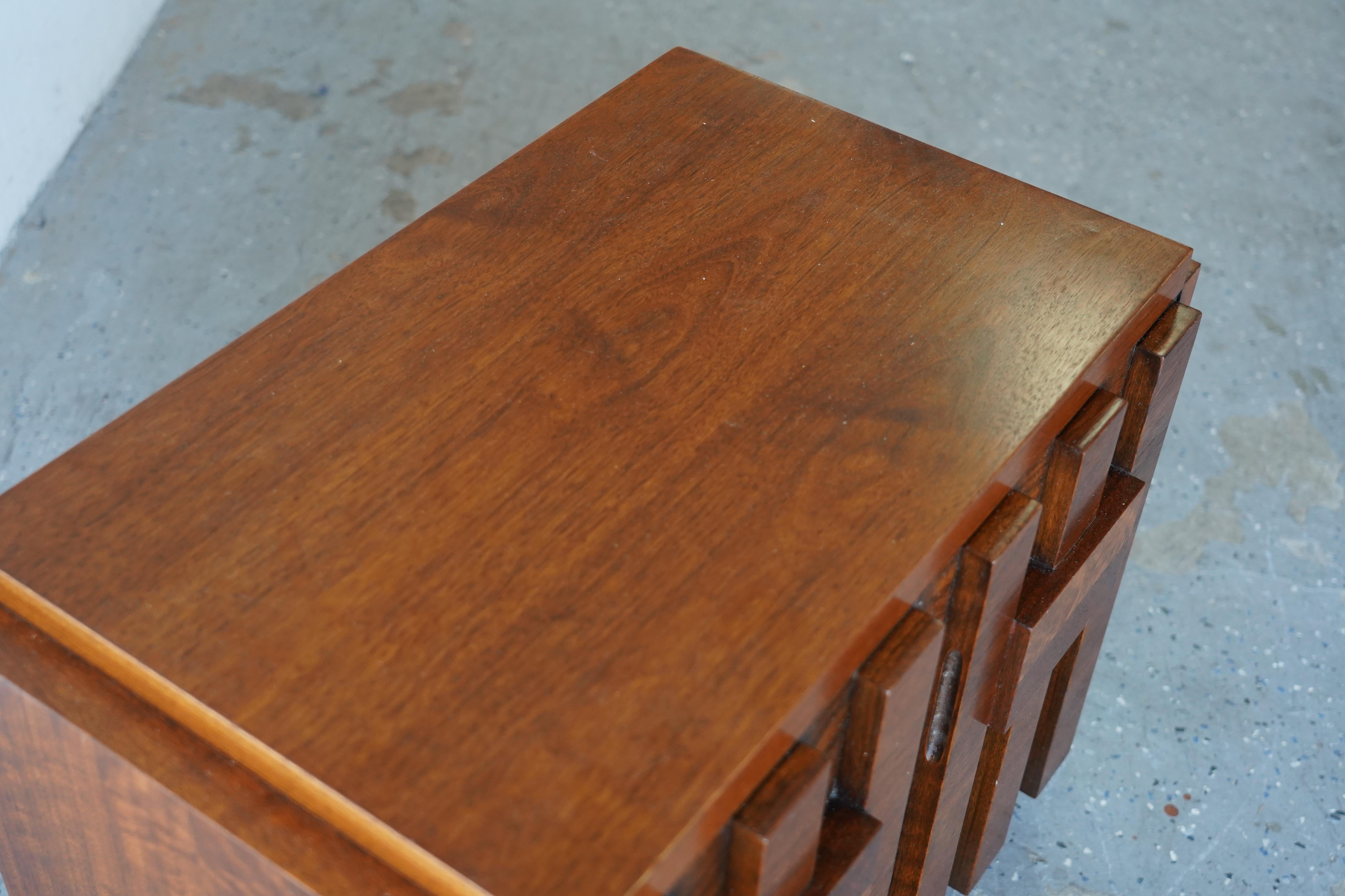 Table de nuit/table d'appoint brutaliste Lane Staccato de style Paul Evans en vente 4
