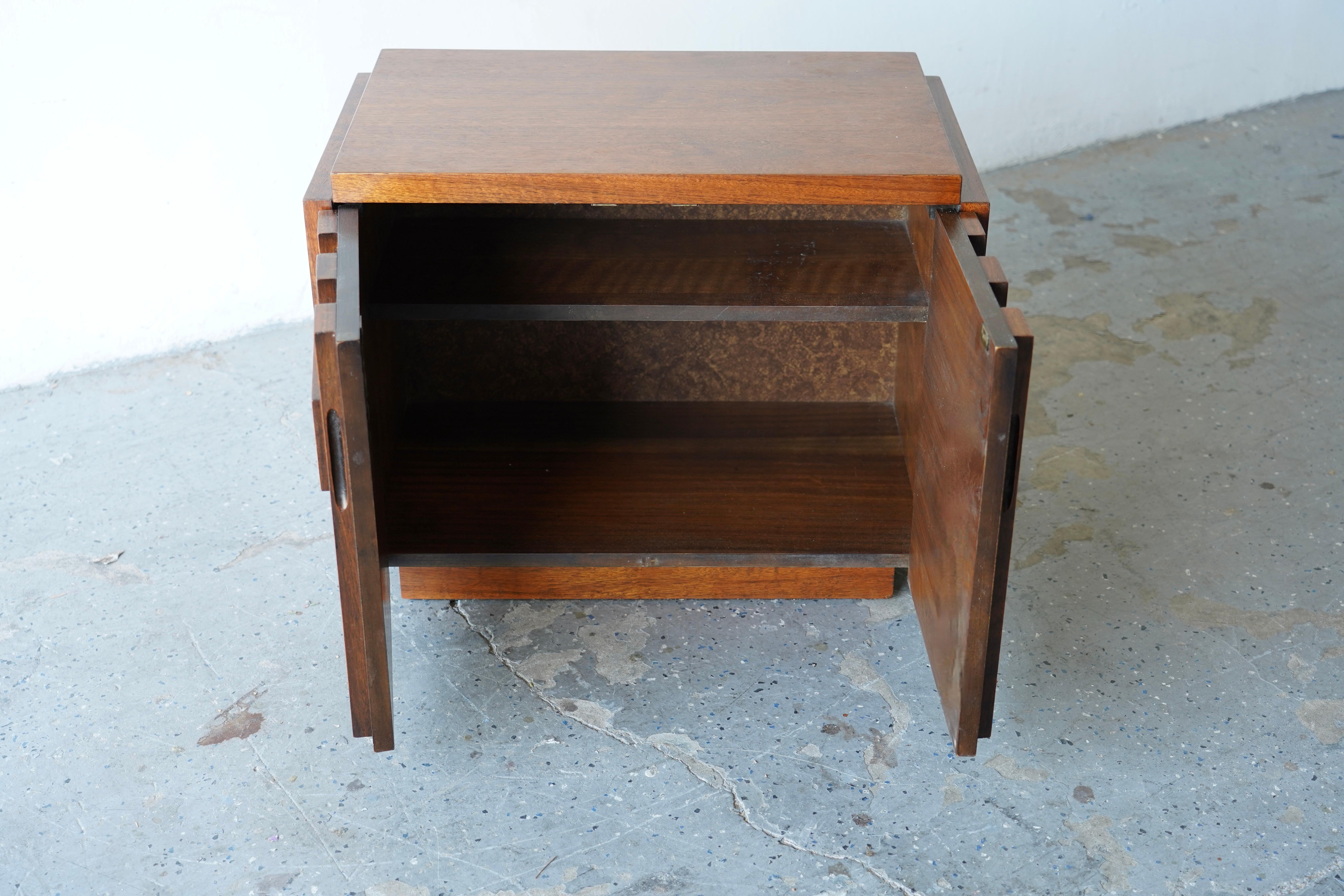 Table de nuit/table d'appoint brutaliste Lane Staccato de style Paul Evans Bon état - En vente à Las Vegas, NV