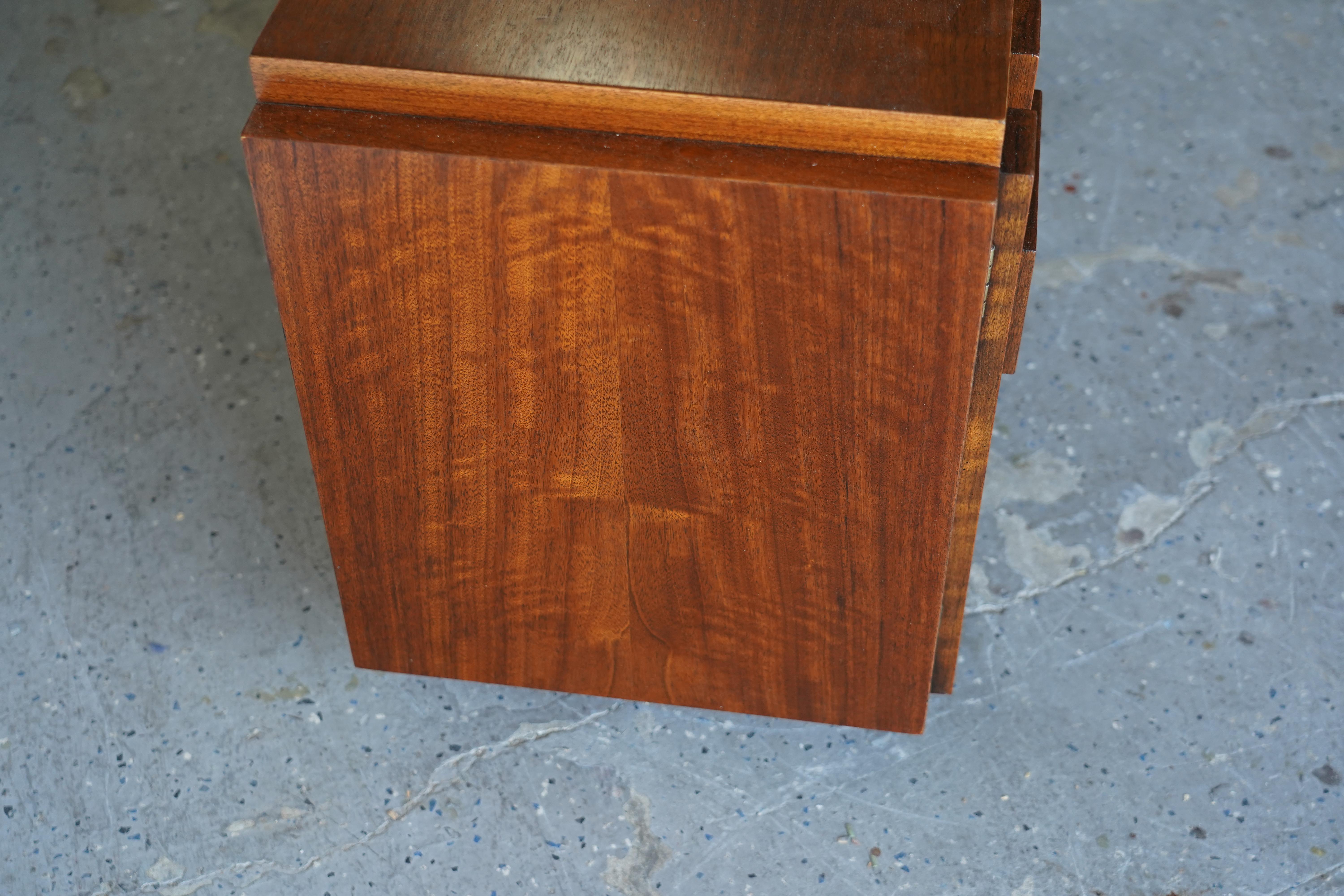 Fin du 20e siècle Table de nuit/table d'appoint brutaliste Lane Staccato de style Paul Evans en vente