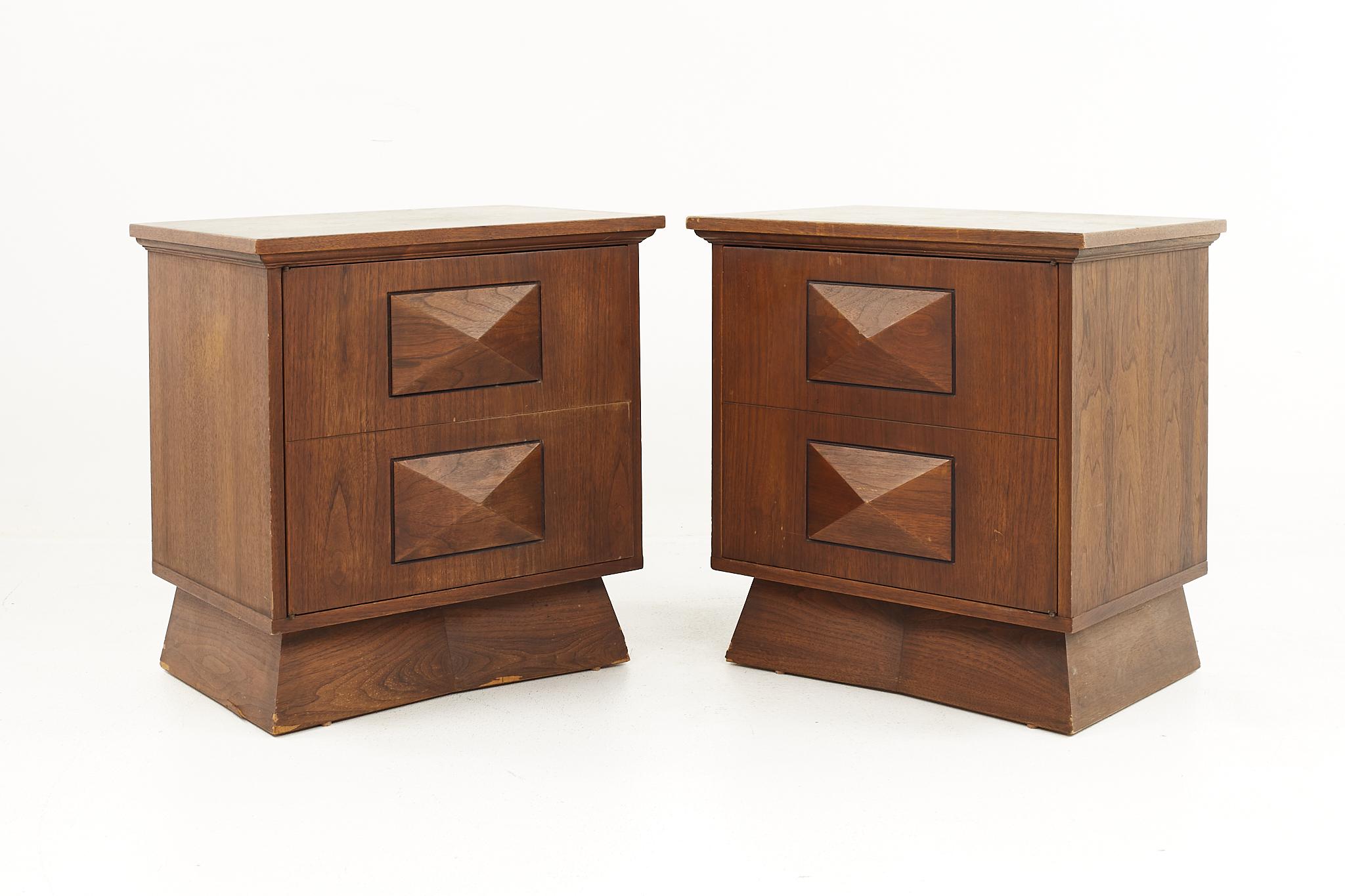 Paul Evans Style Mid Century Brutalist Walnut Nightstands - A Pair

Each nightstand measures: 24 wide x 17 deep x 24.75 inches high

All pieces of furniture can be had in what we call restored vintage condition. That means the piece is restored