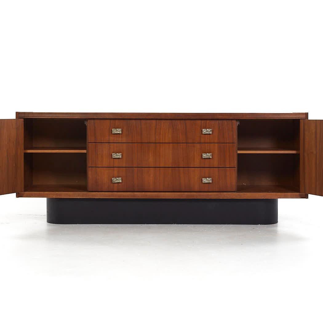 Paul Evans Style Mid Century Canadian Brutalist Walnut Credenza For Sale 1