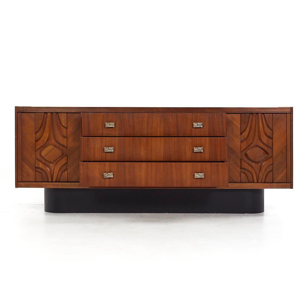 Paul Evans Style Mid Century Canadian Brutalist Walnut Credenza For Sale 3