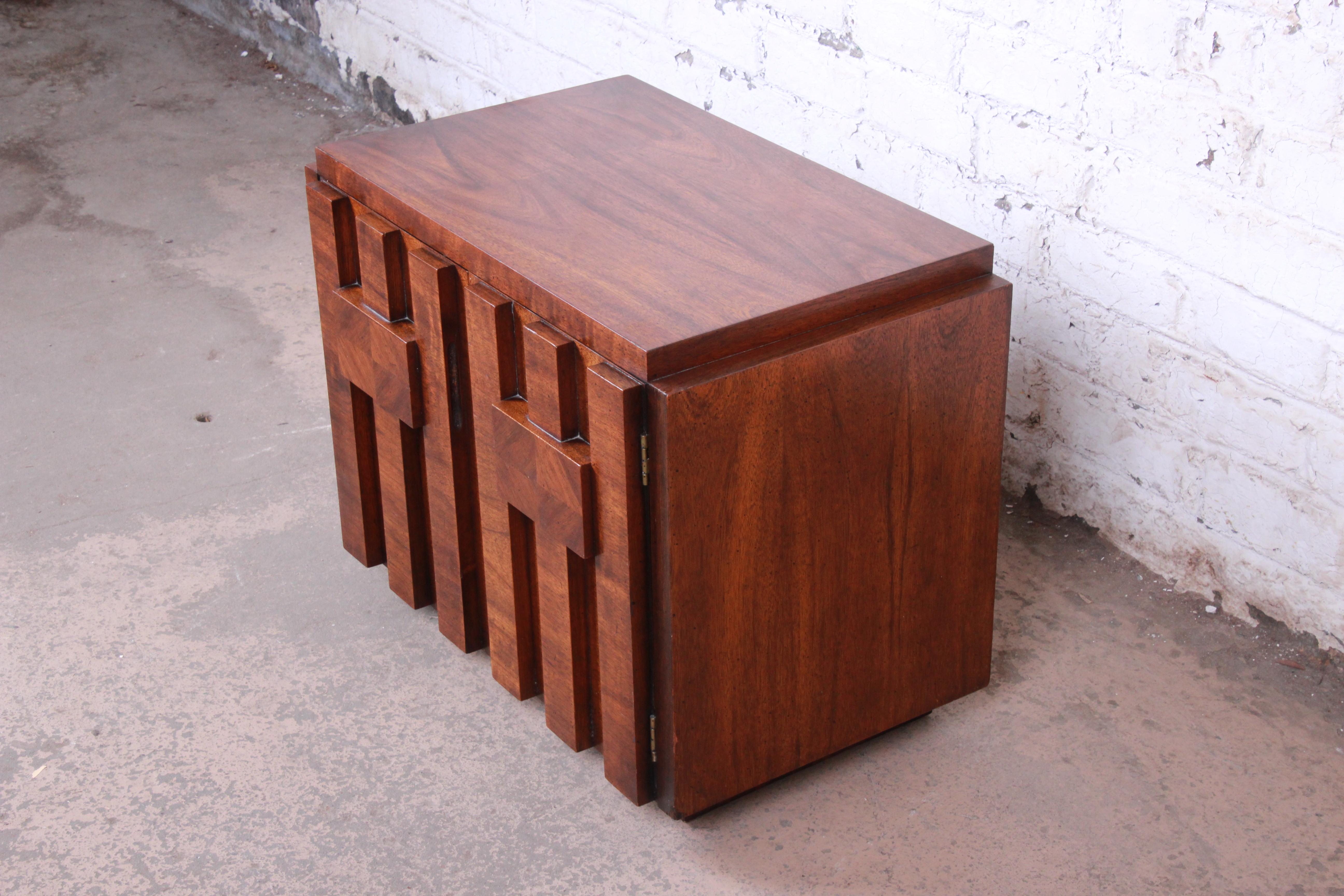 Paul Evans Style Mid-Century Modern Brutalist Walnut Nightstand by Lane In Good Condition In South Bend, IN