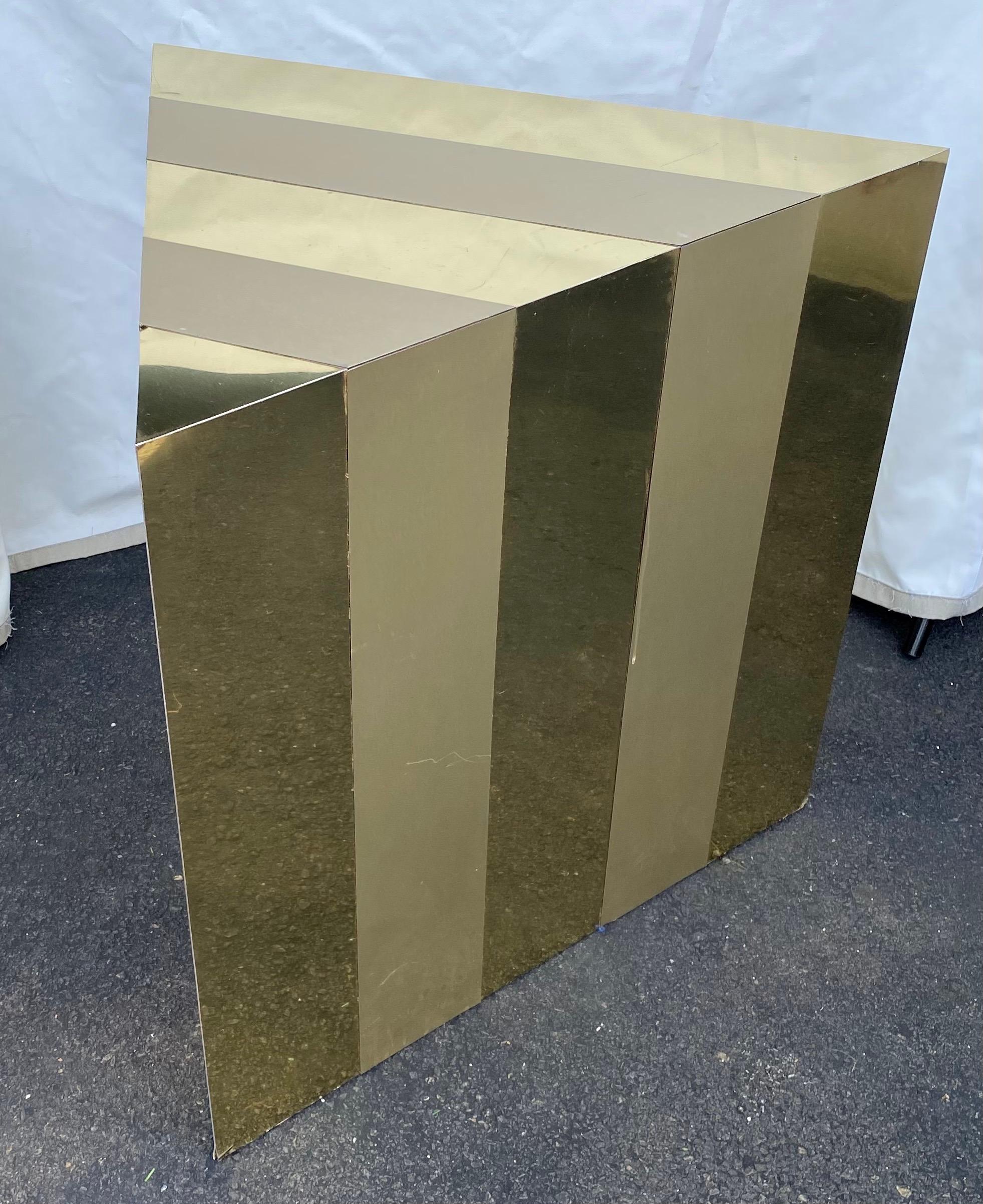 Paul Evans Style Mid-Century Modern Gold Cityscape Triangular End Side Table In Good Condition For Sale In Lambertville, NJ