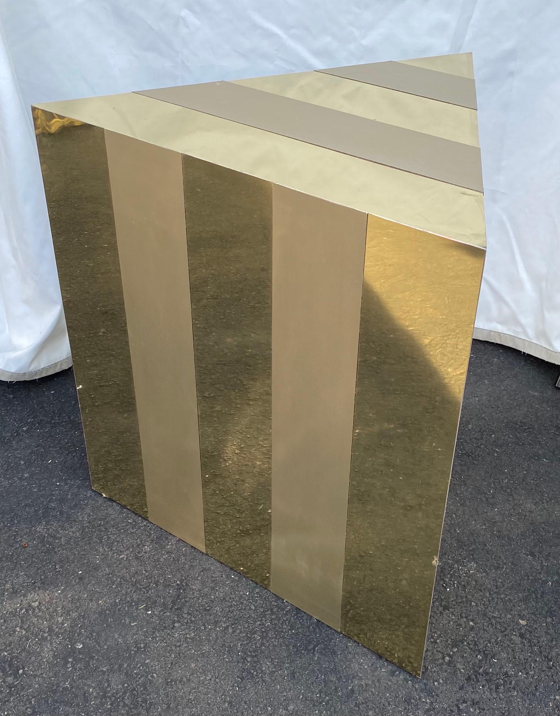 Paul Evans Style Mid-Century Modern Gold Cityscape Triangular End Side Table For Sale 2