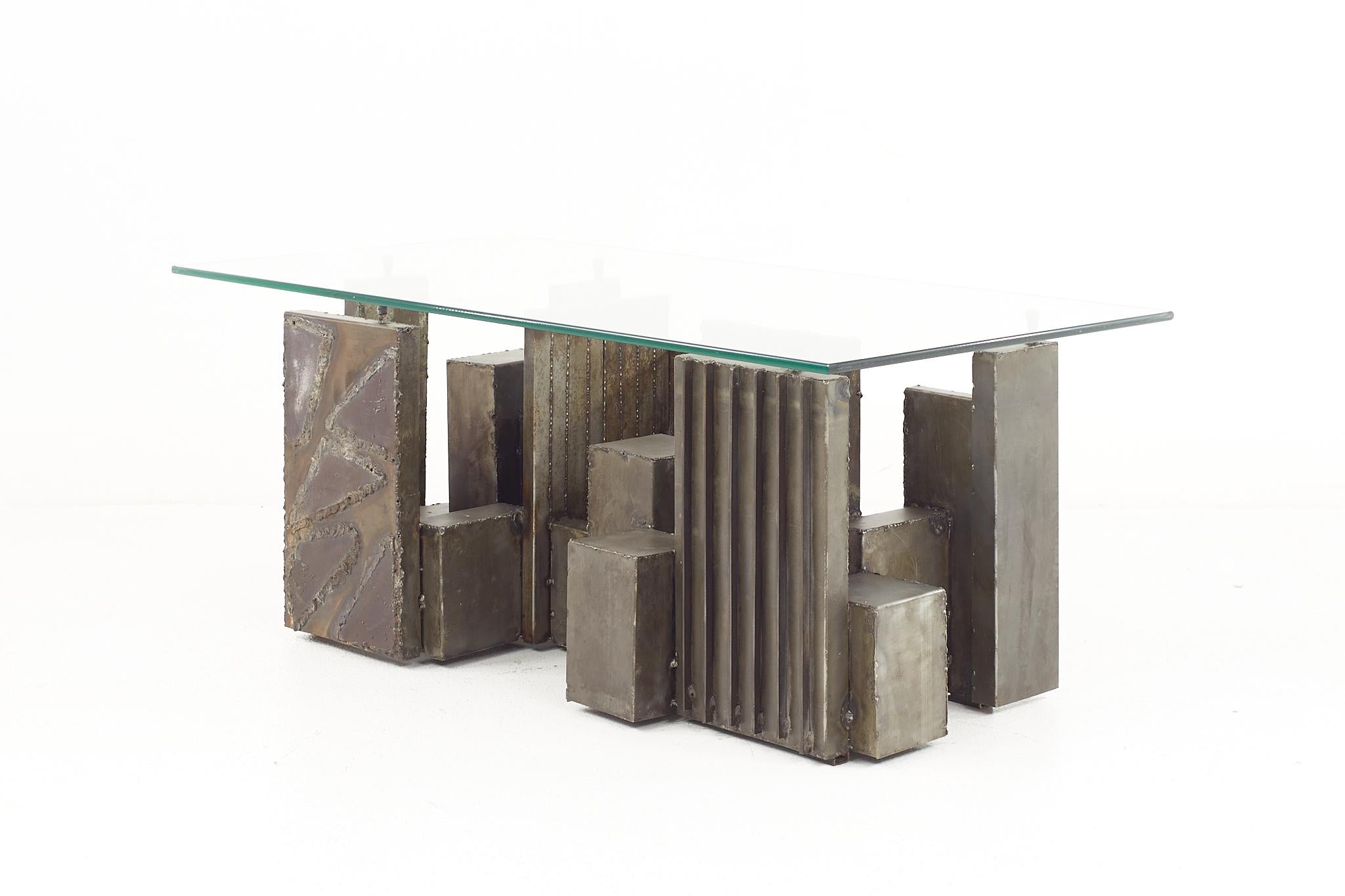 Acier Table basse en acier du milieu du siècle dernier de style Paul Evans en vente