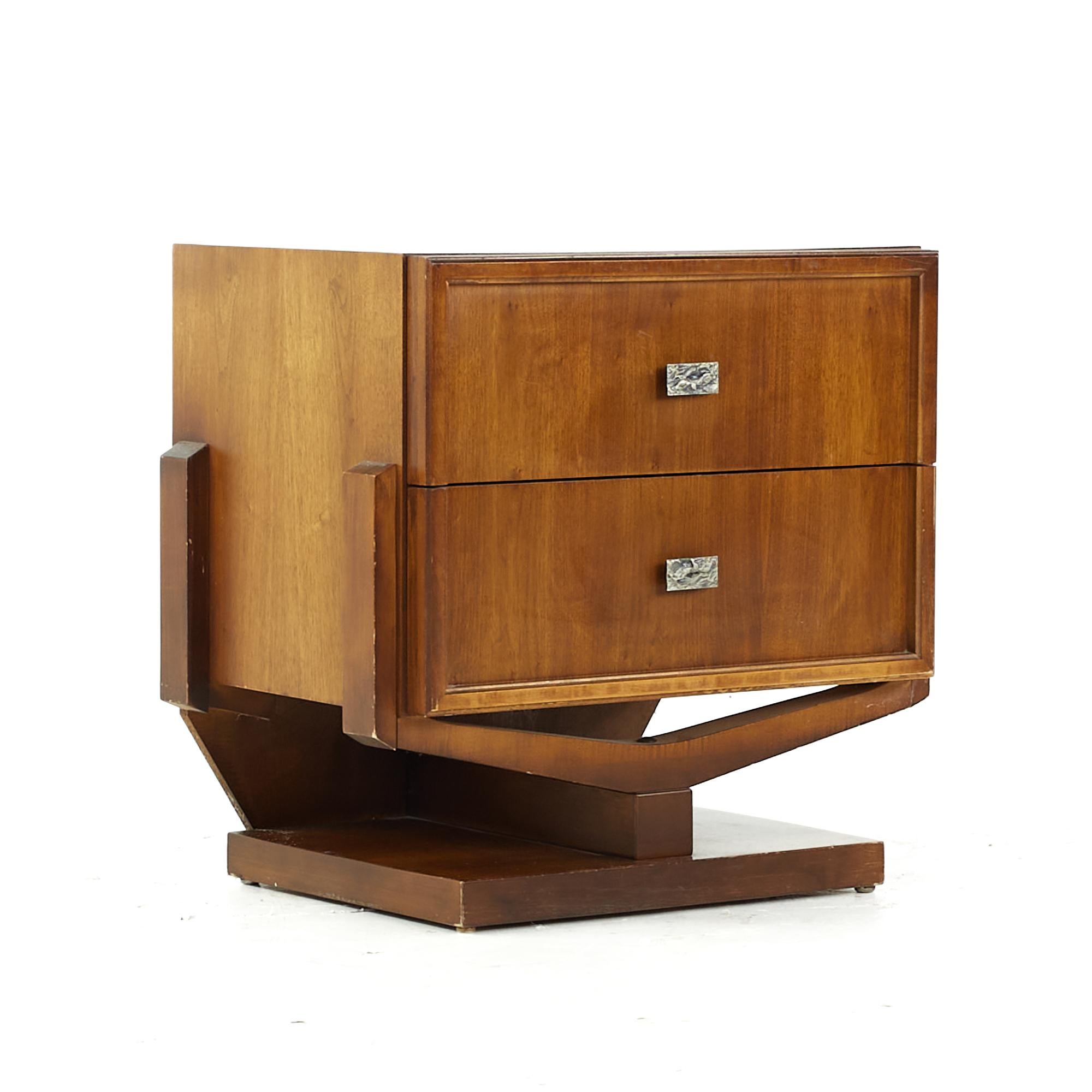 Paul Evans Style Midcentury Walnut Canadian Brutalist Nightstands, Pair In Good Condition In Countryside, IL