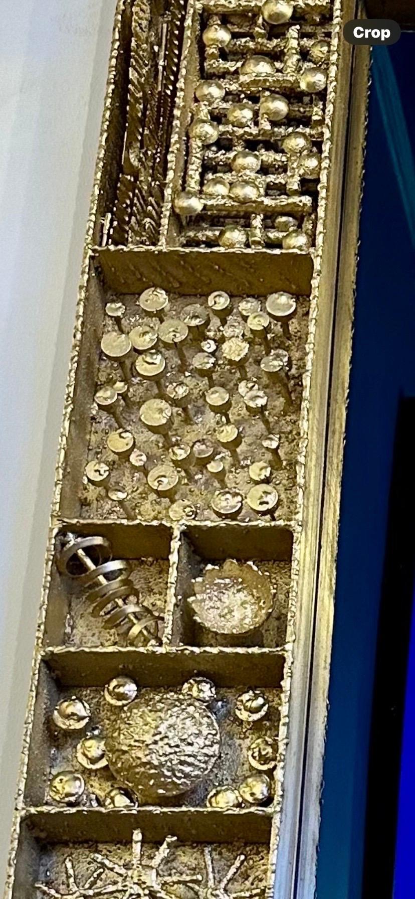 Sconosciuto Specchio in stile Paul Evans, opera d'arte in metallo scolpito e dorato realizzata a mano in vendita