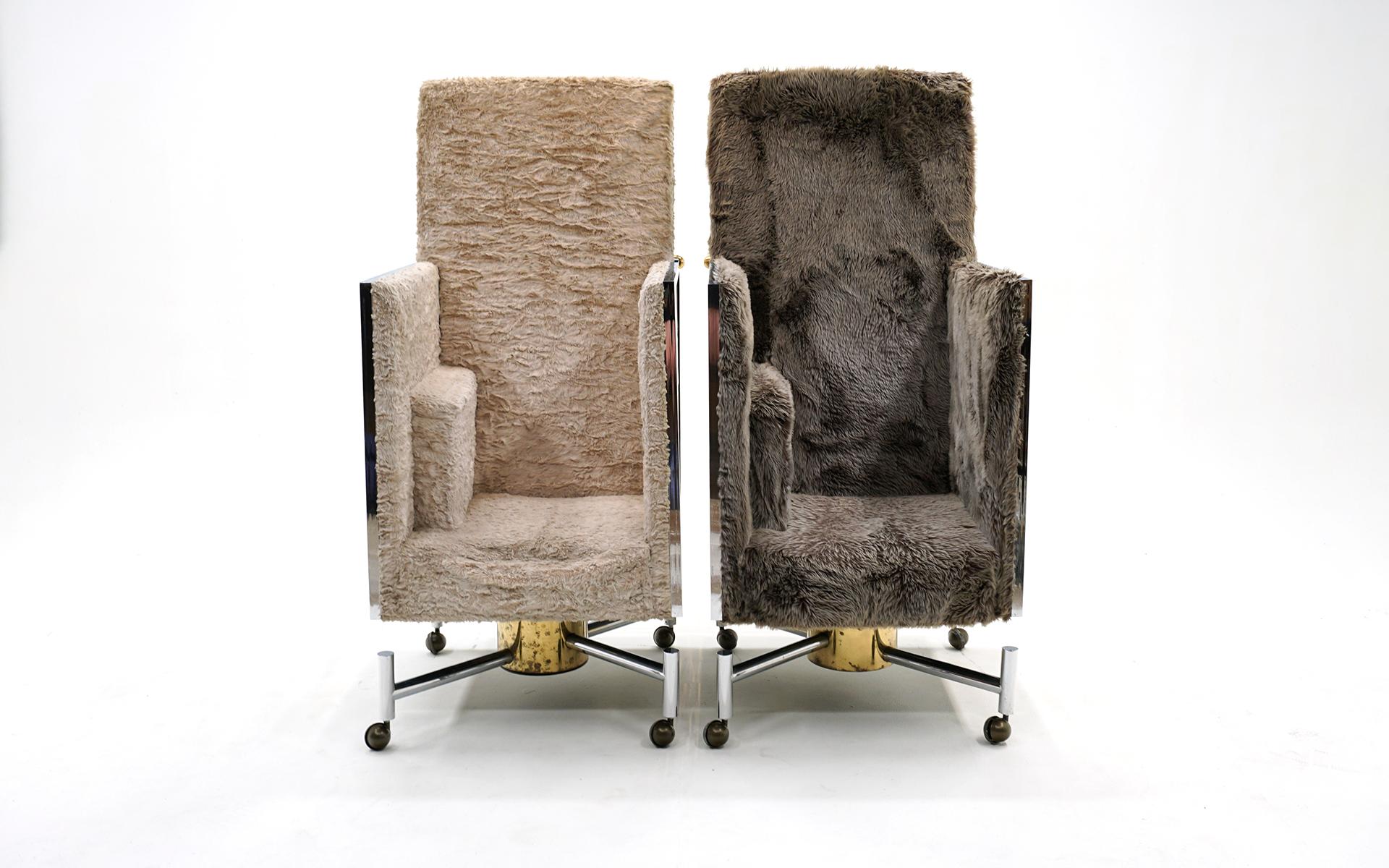 Moderno Sedie a trono con schienale alto monumentale in stile Paul Evans con rotelle. Cromo, Ottone. in vendita