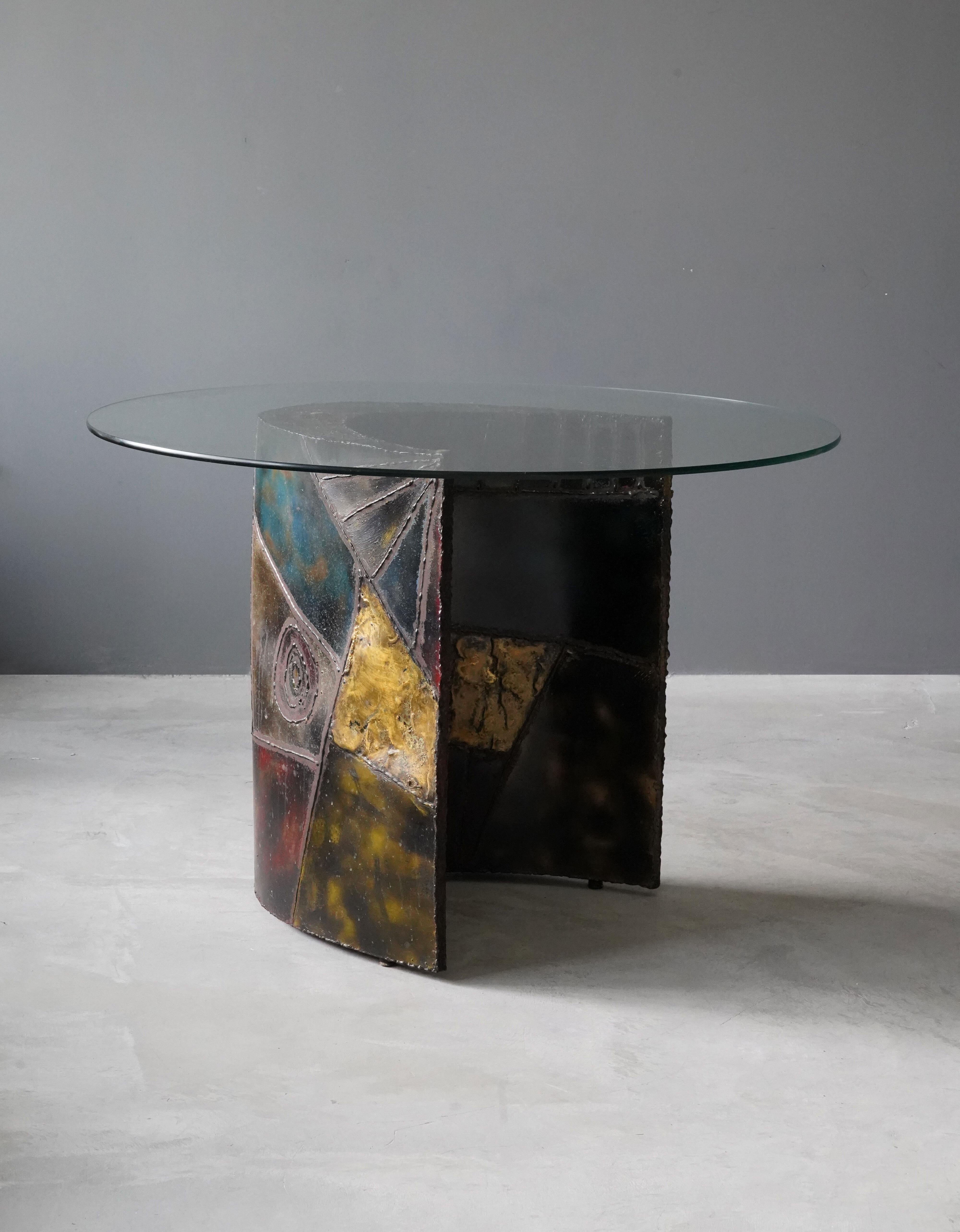 A table / end table / dining table in welded and patinated steel, features lively coloring in red, yellow and blue. Produced by Paul Evans studio for Directional, America, c. 1971.



 