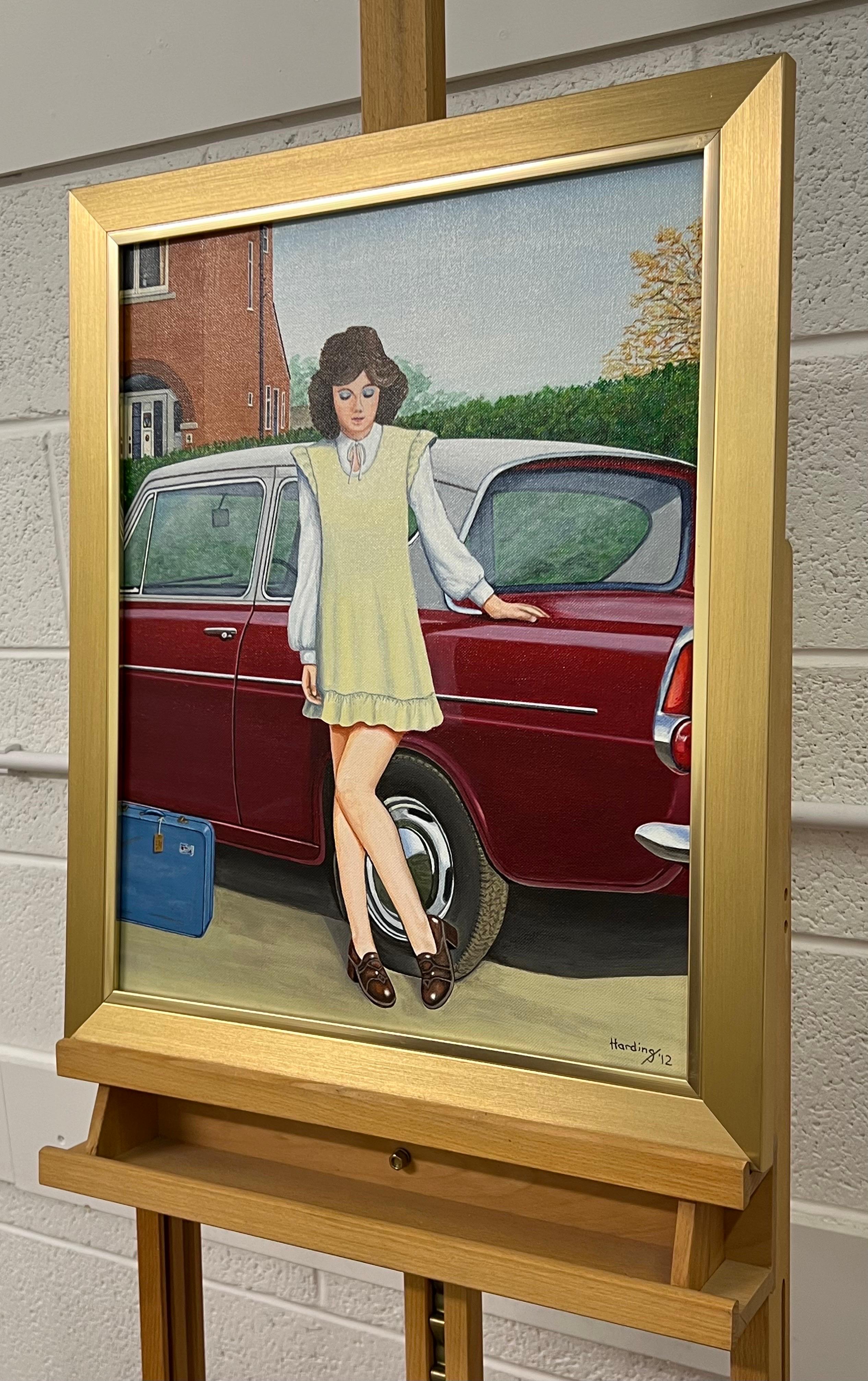 Vintage English Woman in Suburbia with Classic Ford Anglia Car 1960's 1970's England entitled 'The Temptations Of Travel' by Retro Nostalgic Artist, Paul F Harding. Signiert, Original, Öl auf Leinwand. Präsentiert in einem goldenen Rahmen. 


Kunst