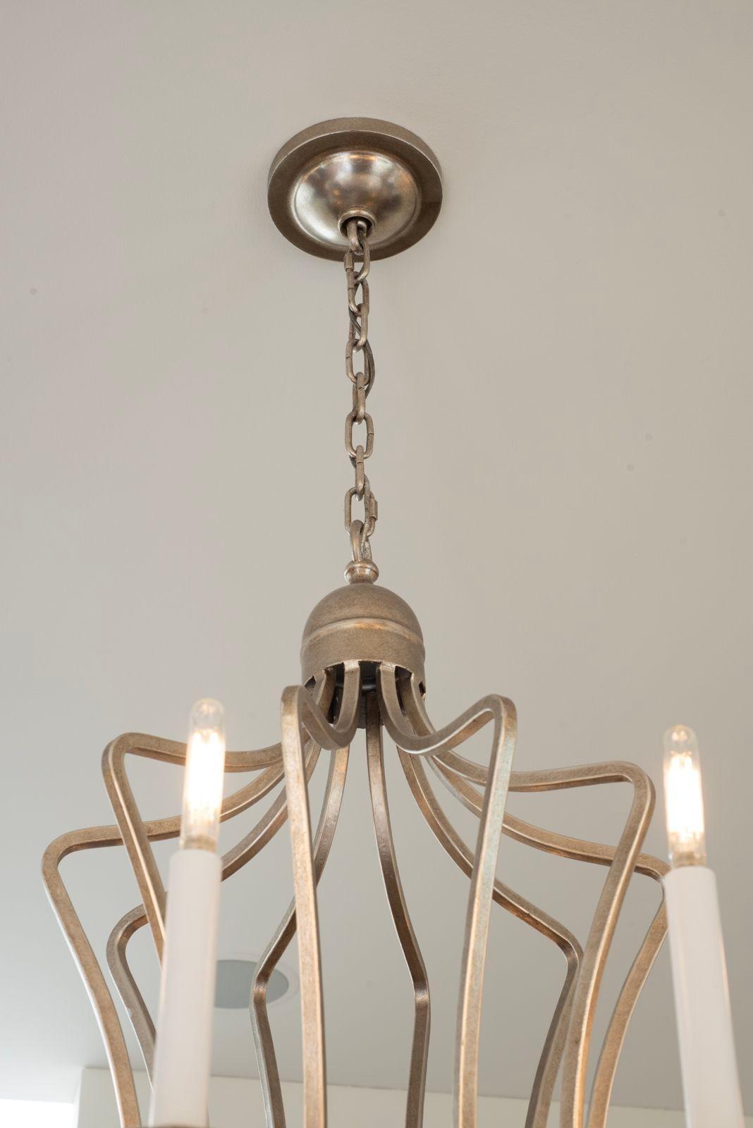 Paul Ferrante Candelabro personalizzato in foglia d'argento anticato a 10 lampadine forgiate a mano in vendita 1