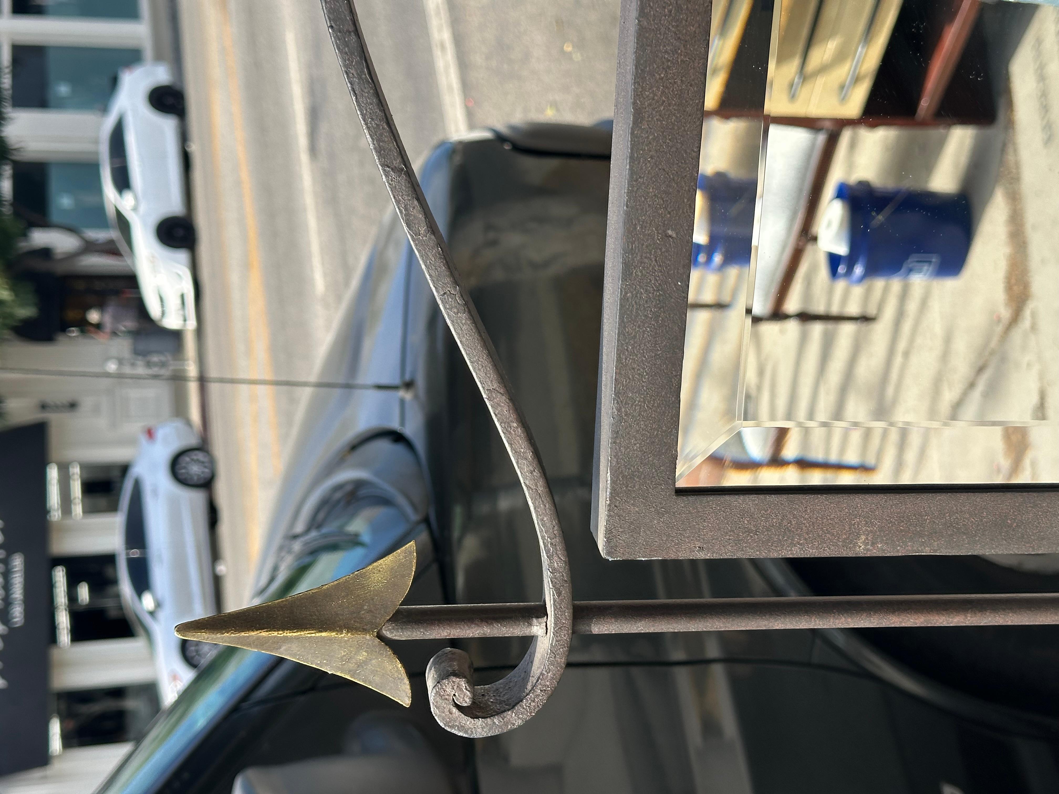 Paul Ferrante Specchio in ferro battuto per interni e per esterni con Arrows In condizioni buone in vendita a LOS ANGELES, CA