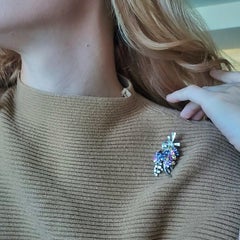 Paul Flato Broche Retro Deco 1940 Platino 27,09 qt Color Zafiros y Diamantes